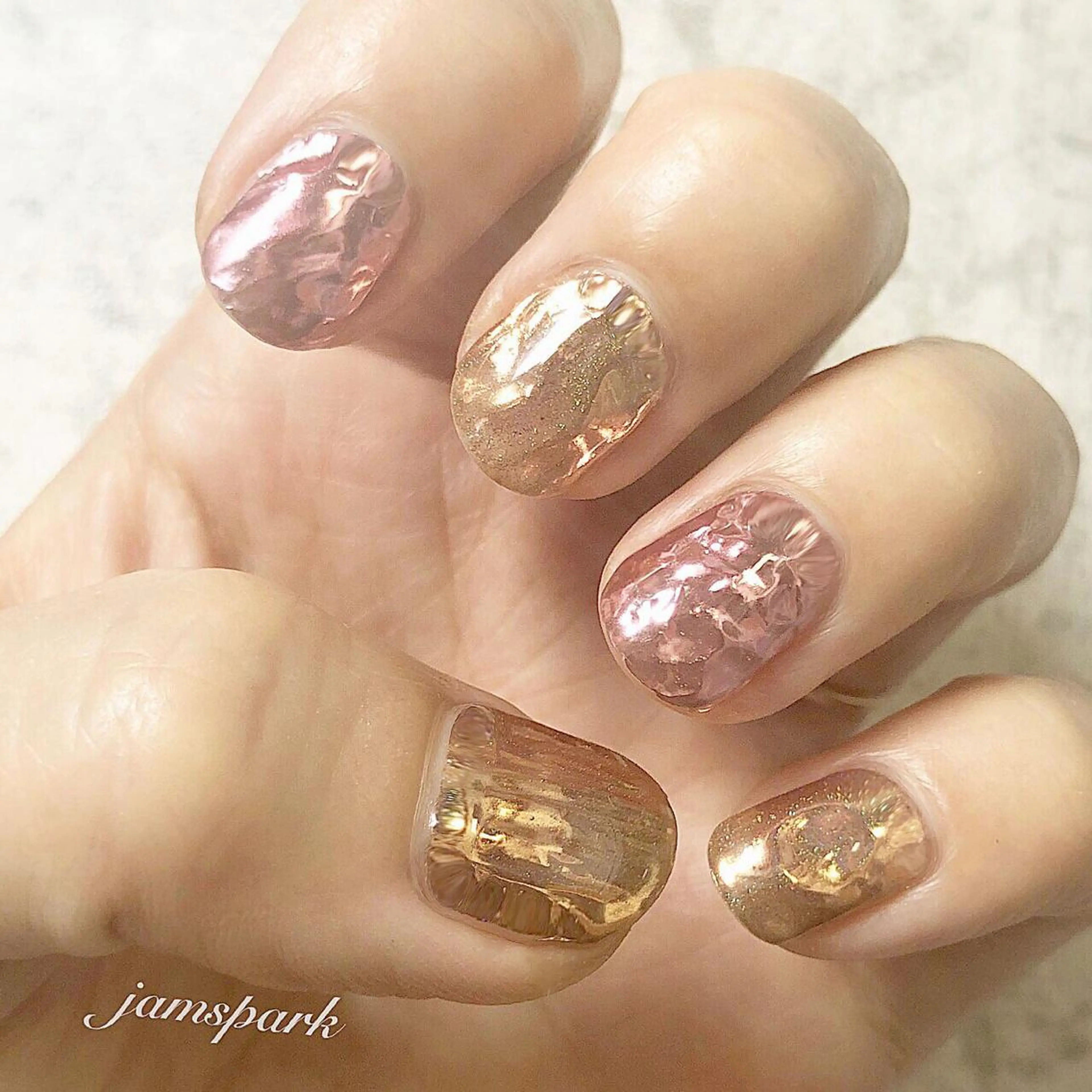 ネイル ジェルネイル ゴールド ミラーネイル ピンク ショートネイル ハンドネイル jamspark ✨のネイルデザイン