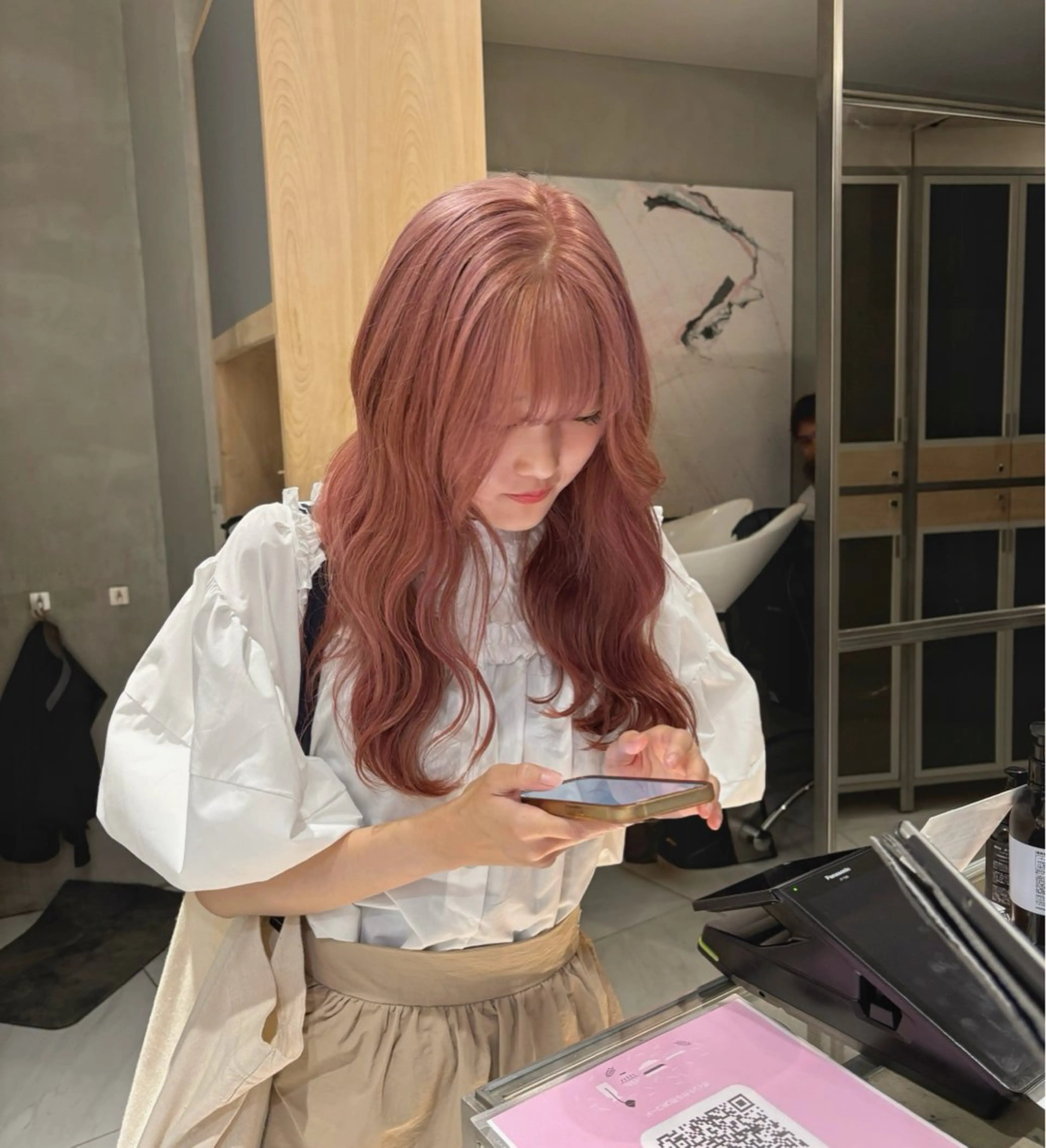 ロング カラー ヘアアレンジ ベージュカラー ブリーチ ピンクカラー ピンクベージュ ヘアカラー トリートメント ヘアセット 艶髪/レイヤーカット 🐣misakiのヘアスタイル