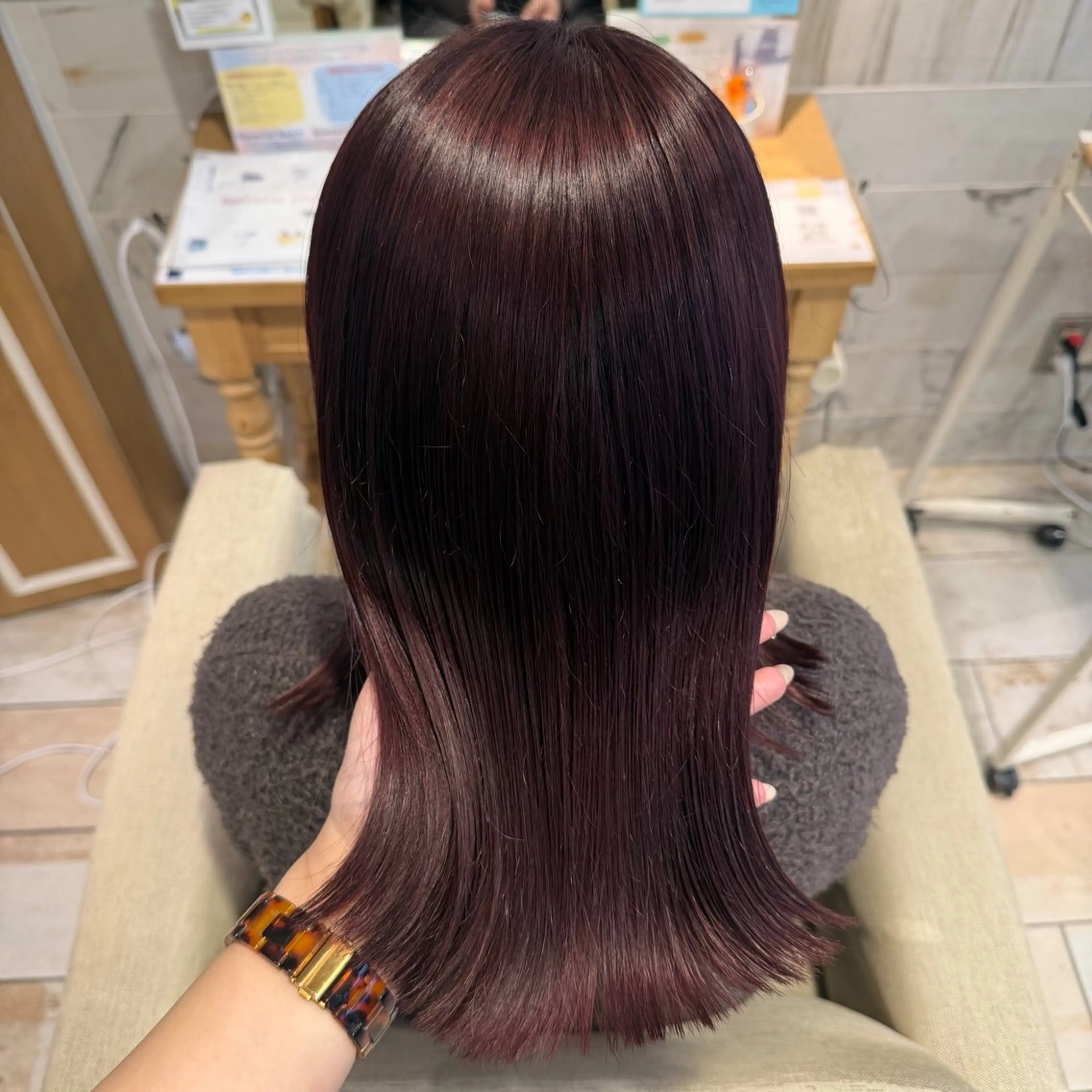 カラー ヘアカラー 小柳 夏美のヘアスタイル