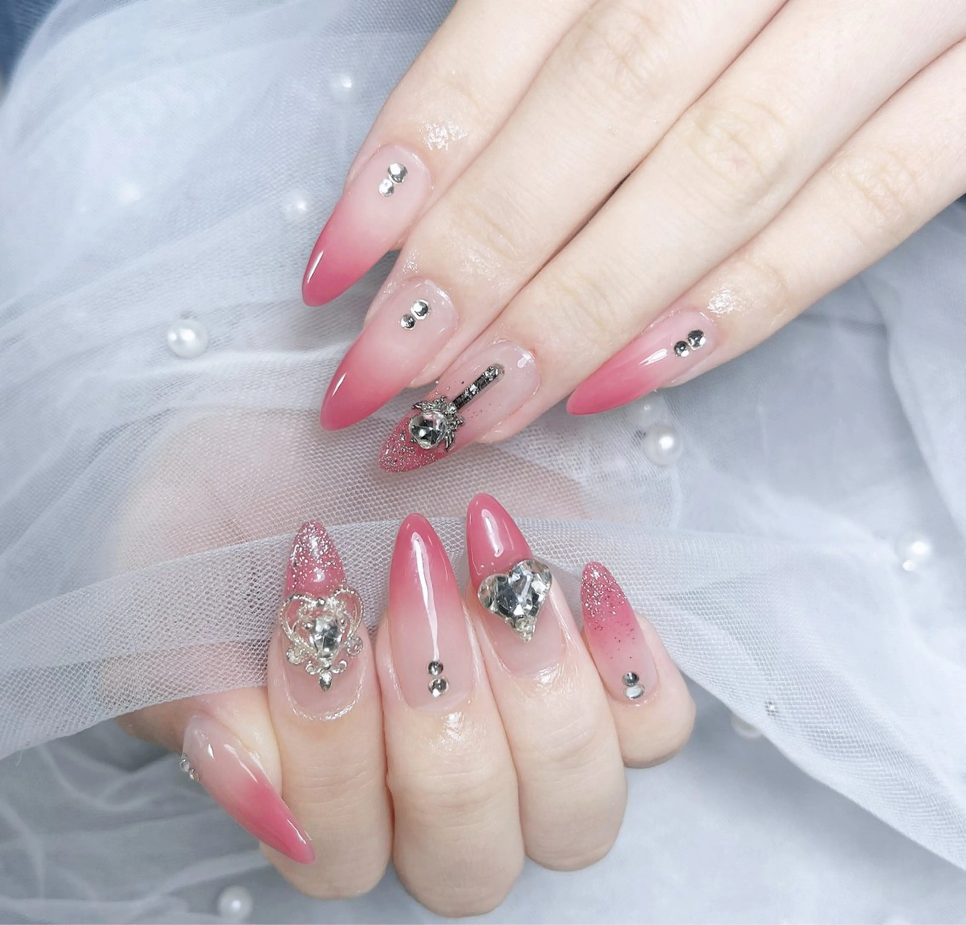 ネイル オーロラネイル クリアネイル フラッシュネイル ジェルネイル グラデーション ハンドネイル Amee Nailsalonのネイルデザイン