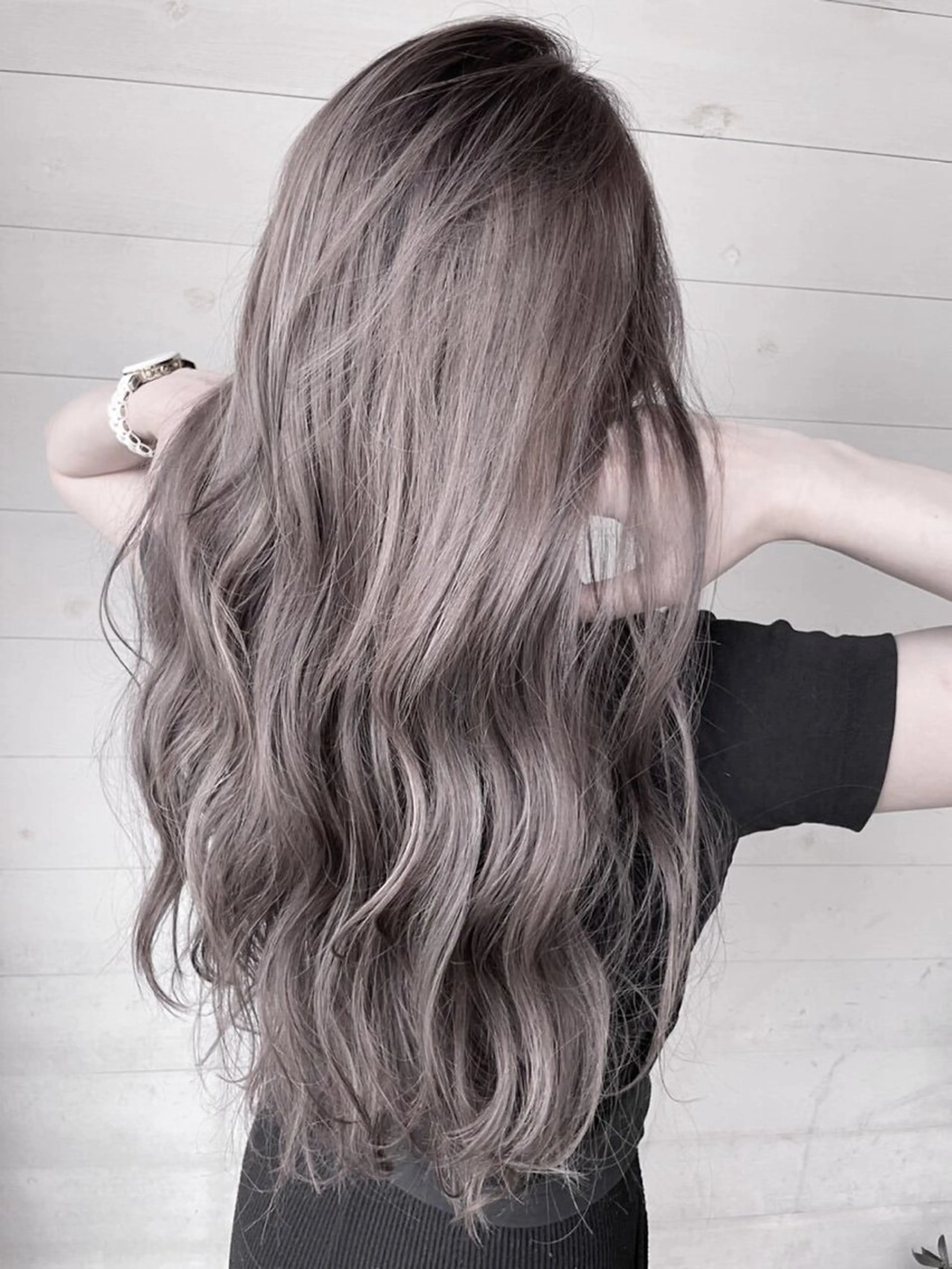 ダブルカラー(ワンブリーチ＋ワンカラー)の写真