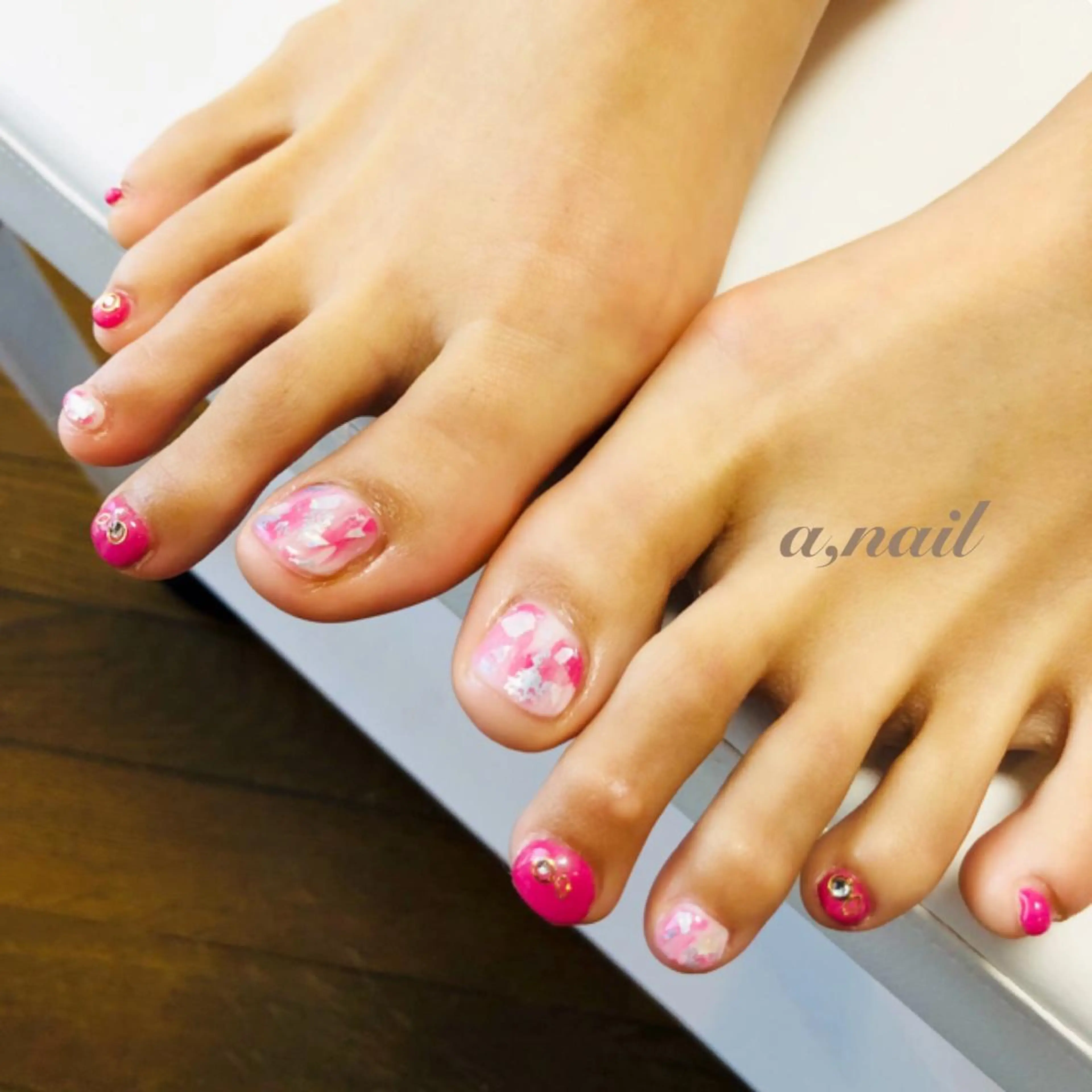 ネイル フットネイル ジェルネイル グラデーション ラメ(グリッター) ラメグラデーション フットネイル ネイルサロン エーネイルのネイルデザイン