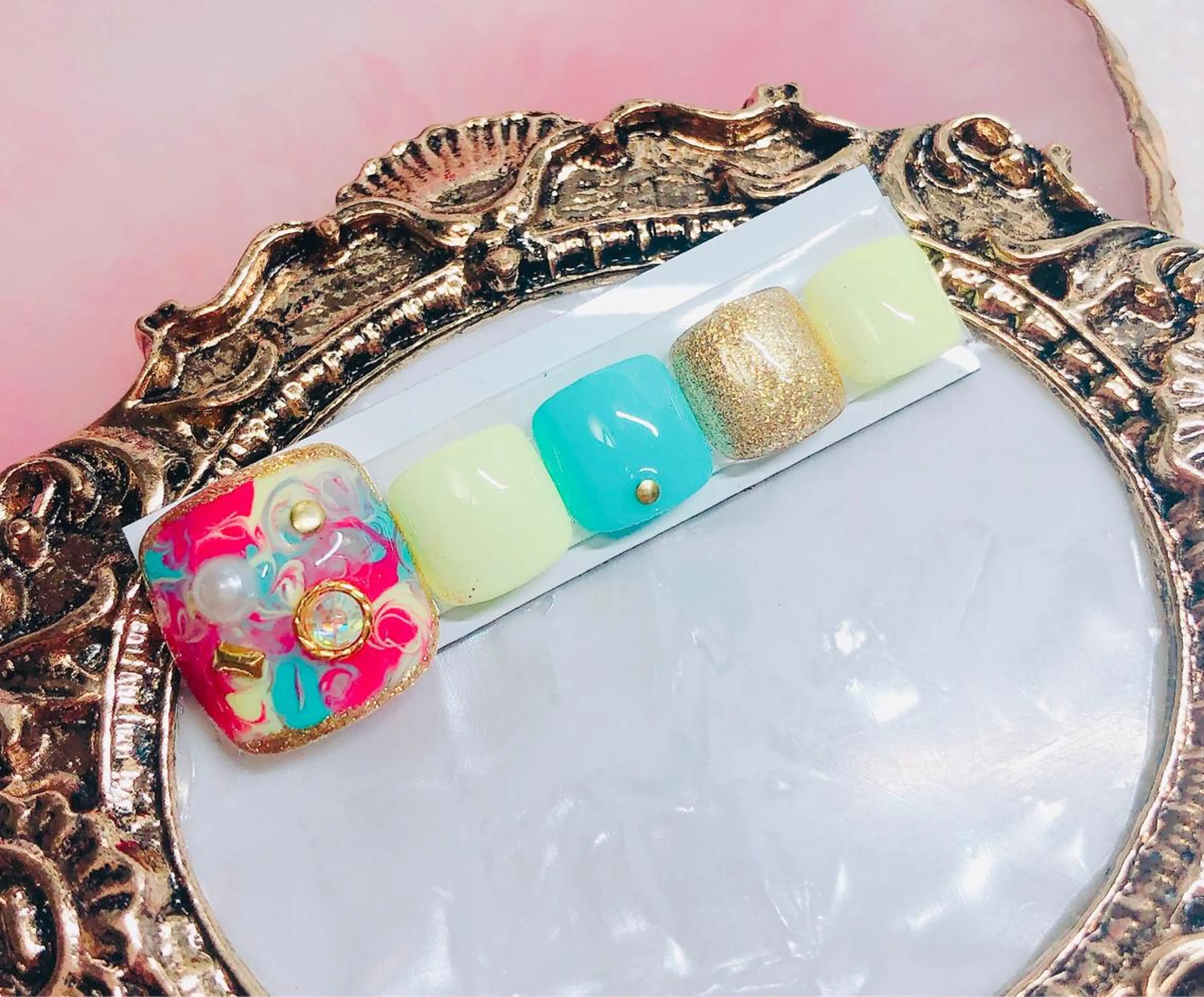 ネイル フットネイル フットネイル CROWN プライベートサロンのネイルデザイン