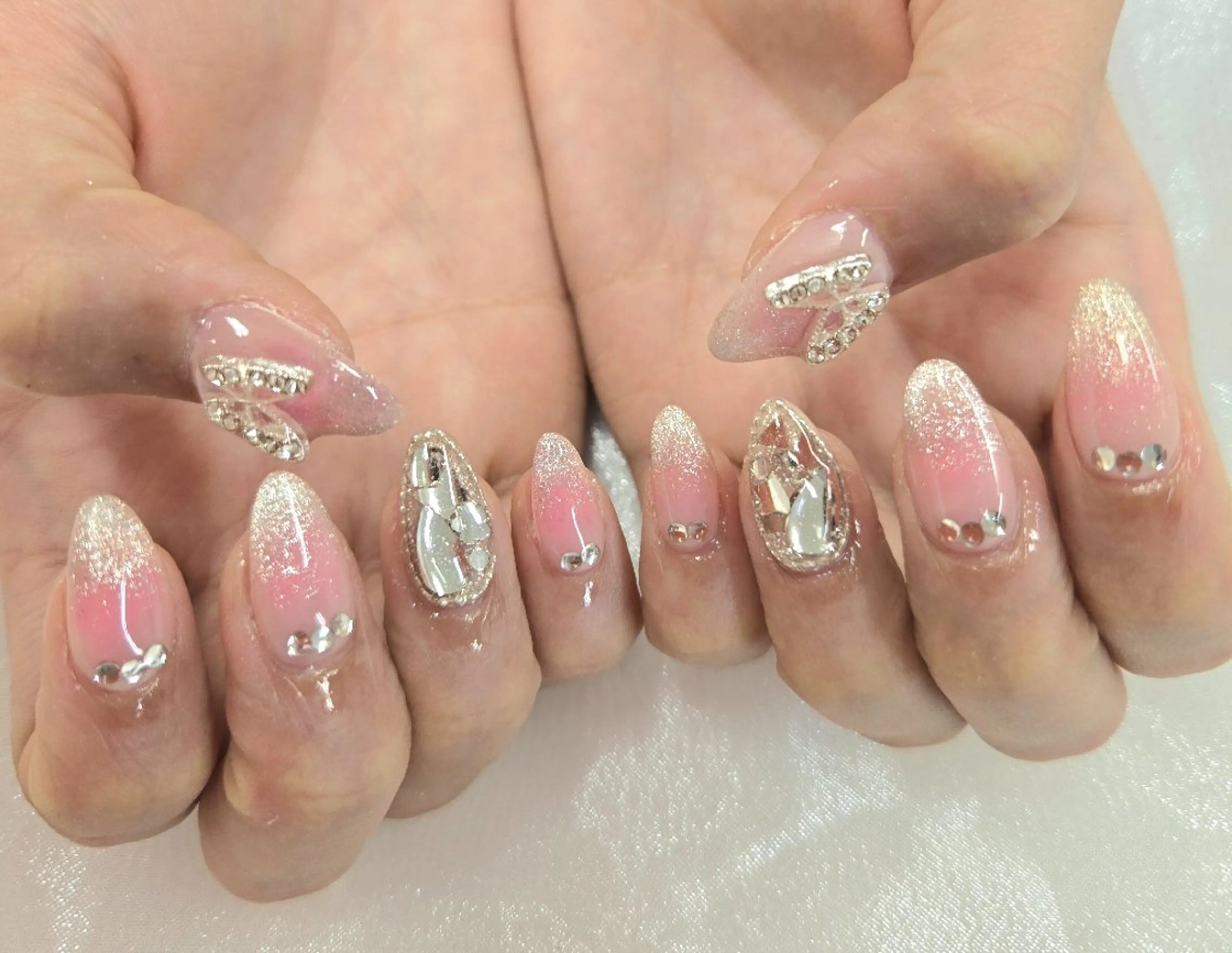 ネイル アートネイル オーロラネイル チークネイル ジェルネイル グラデーション ハンドネイル 河野ちえ (雑誌掲載サロン)のネイルデザイン