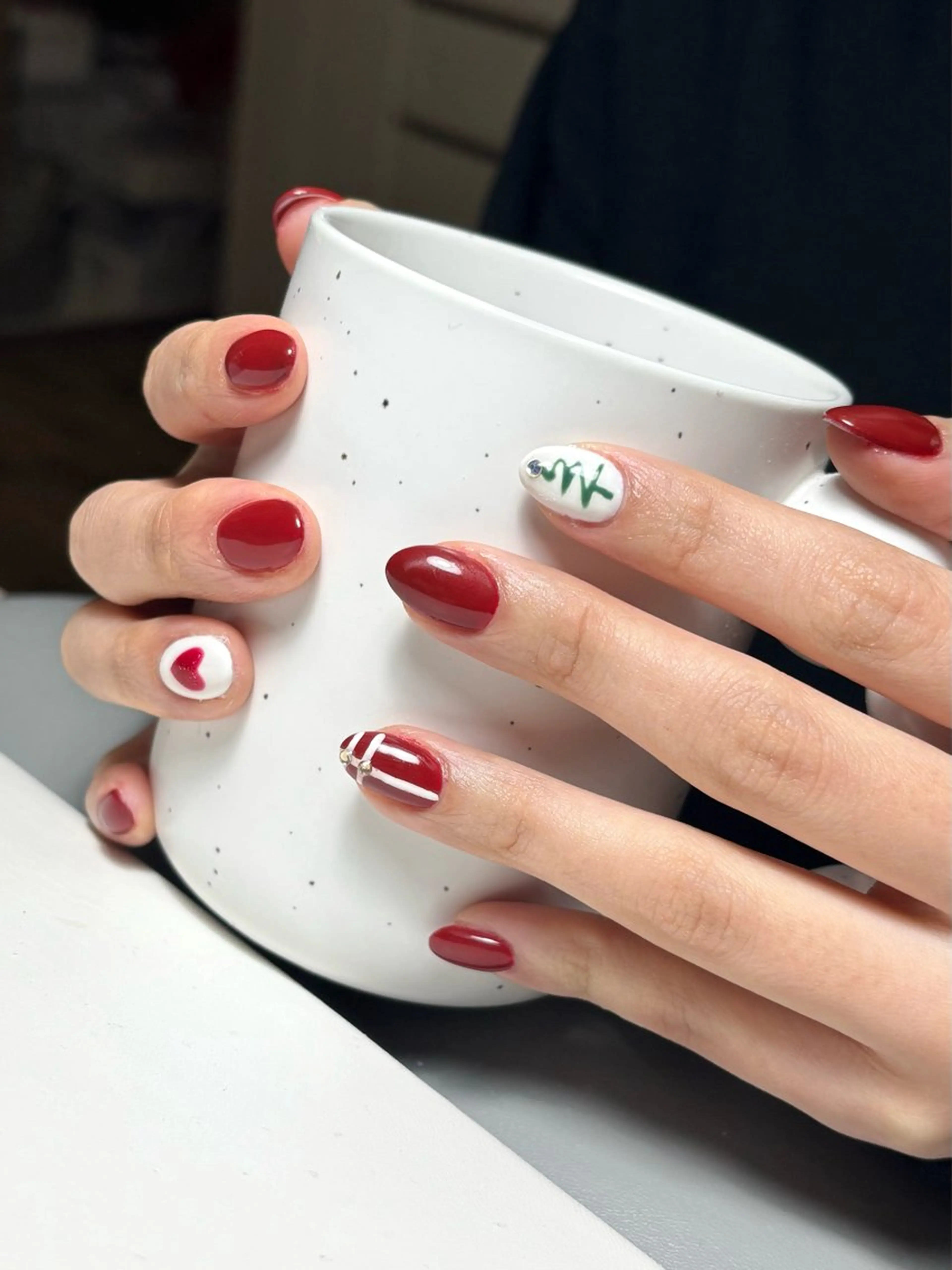 シンプル　🎄なクリスマス・🎊お正月ネイル💅2888（オフ✅あります)の写真