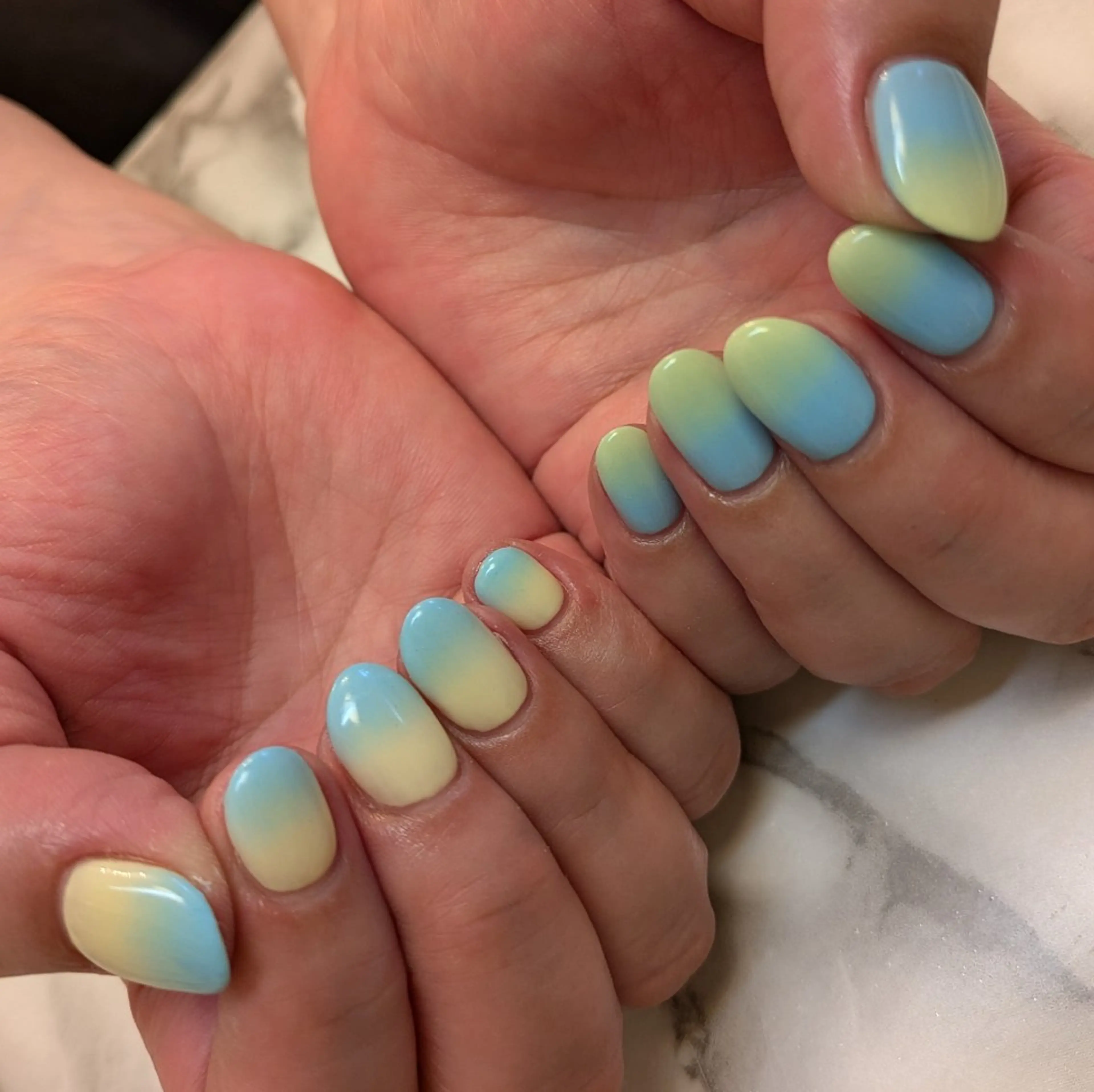 ネイル グラデーション ジェヌインネイル 河内のネイルデザイン