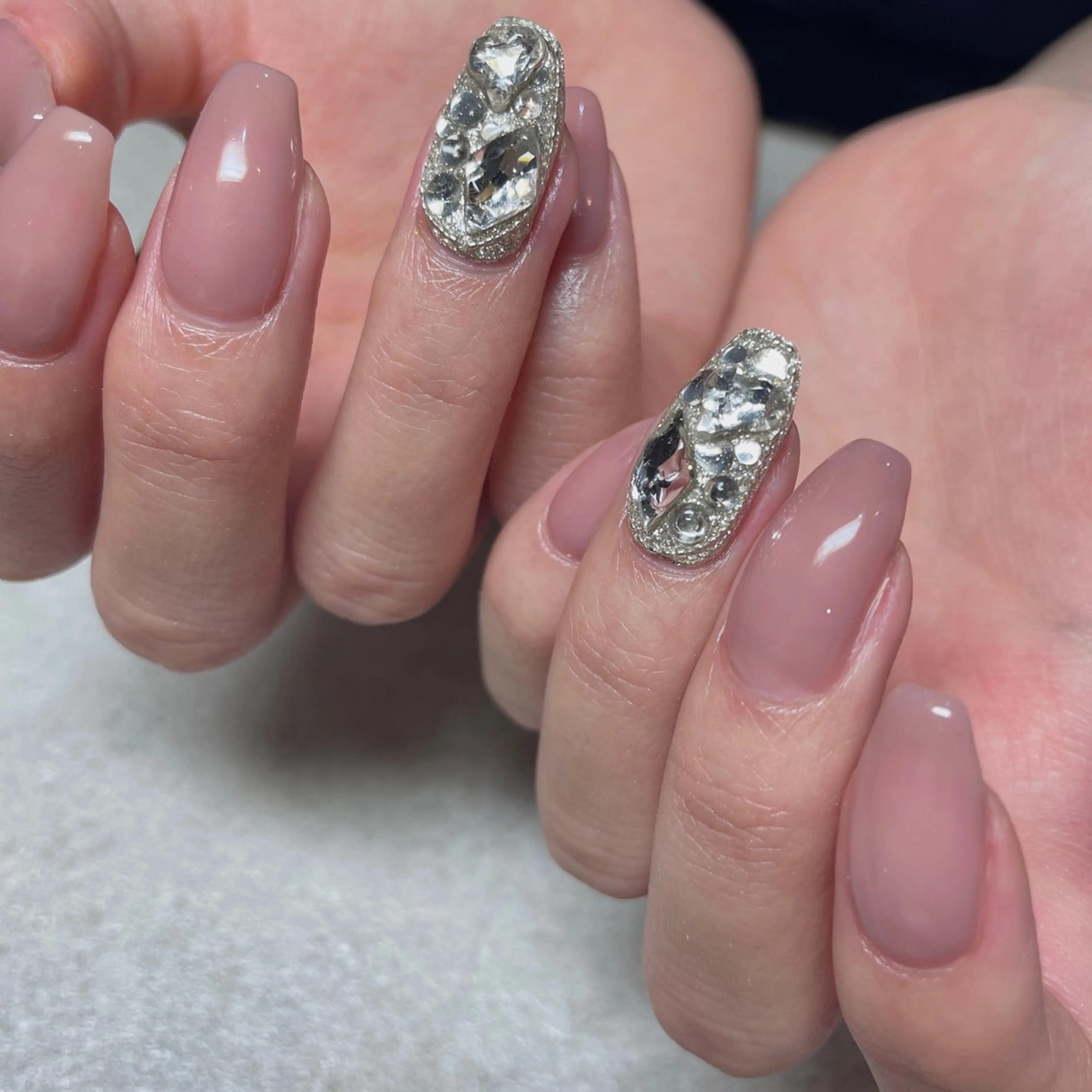 ネイル キラキラネイル オフィスネイル ワンカラーネイル ピンク ピンクベージュ ハンドネイル acs.n所属・ネイル，耳つぼ 風間すみれのその他イメージ