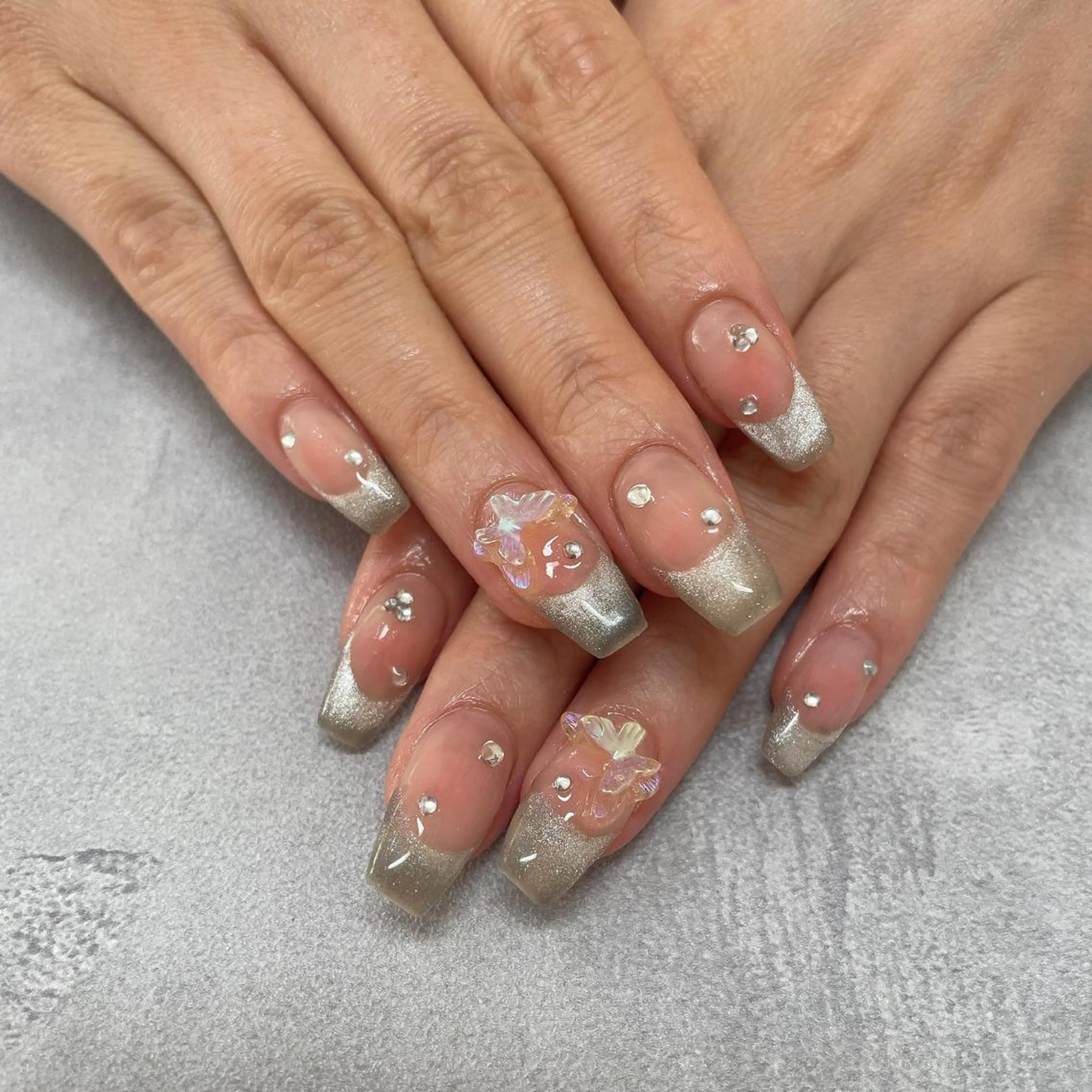 ネイル 持ち込み ワンホンネイル ニュアンス🌿‬ Aivy./アイビーのネイルデザイン