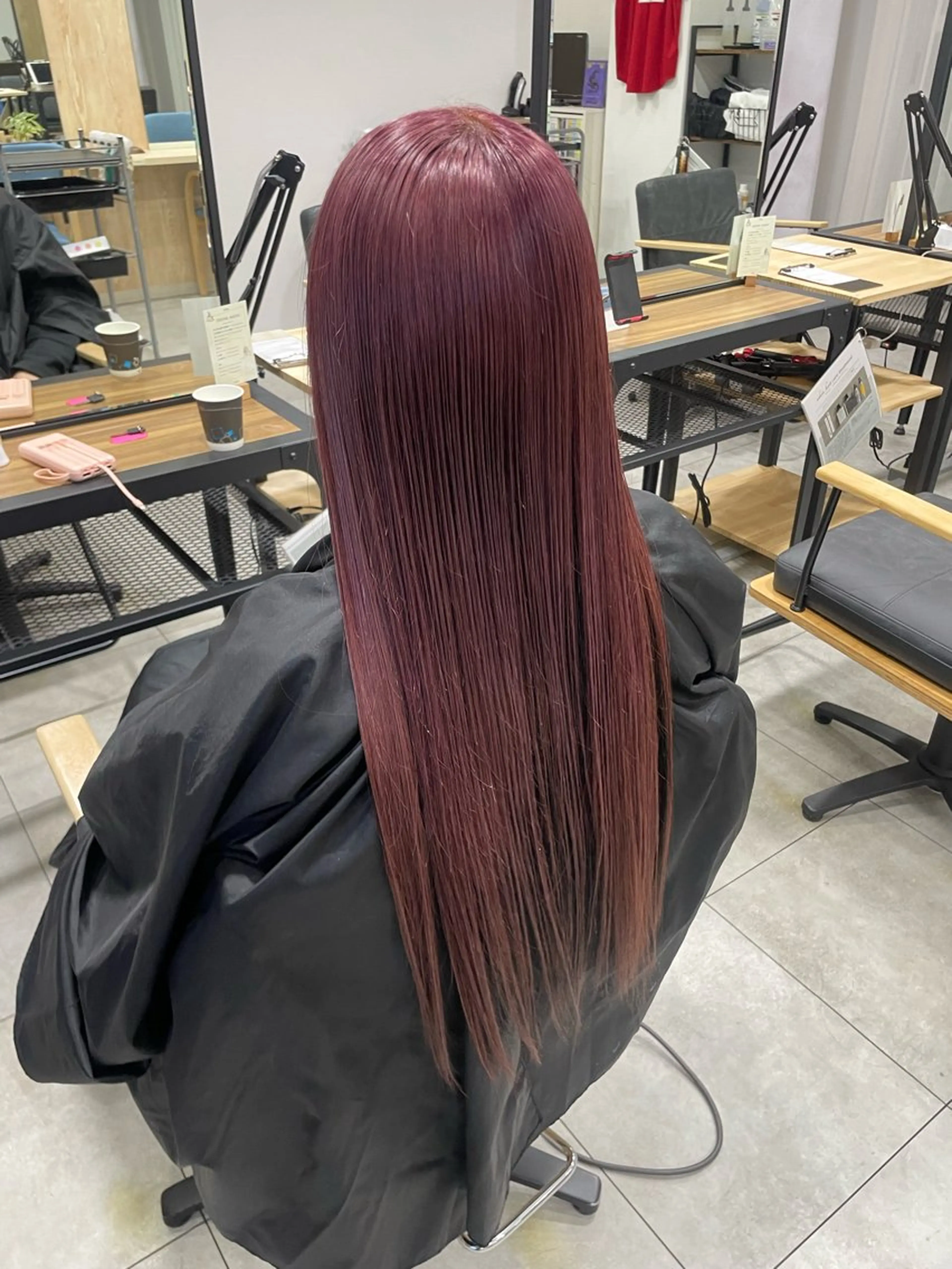 ロング カラー 黒髪 ピンクカラー sunny.所属・山岡 茉琳のヘアスタイル