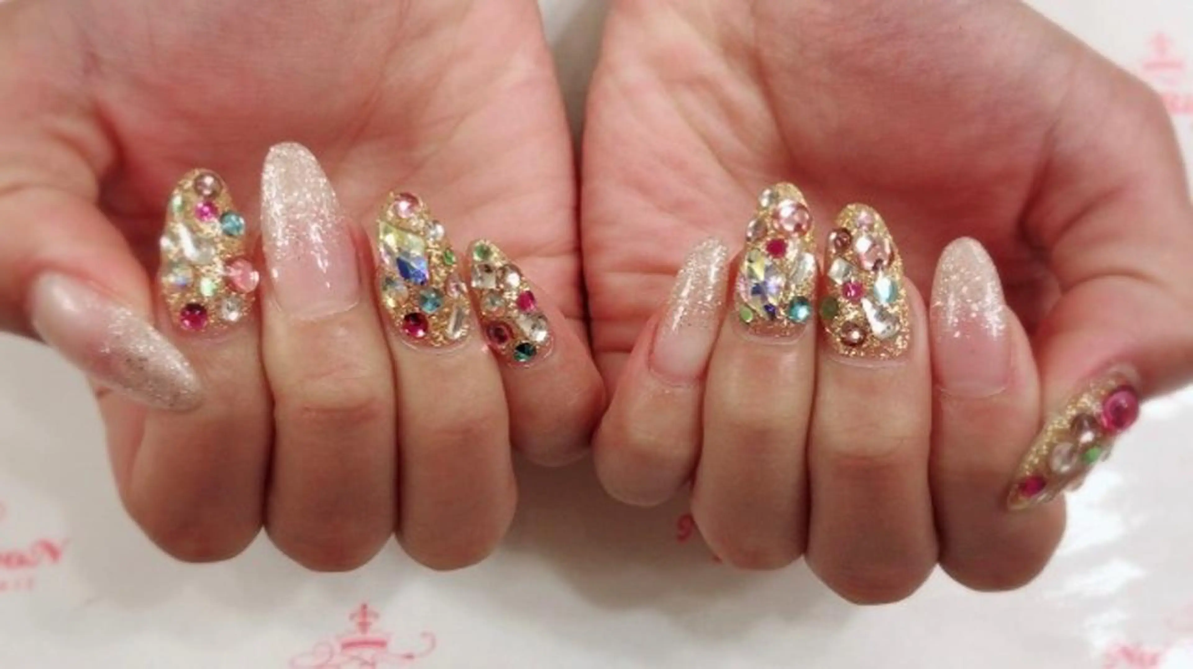 ネイル ネイルリボン 受付スタッフのネイルデザイン