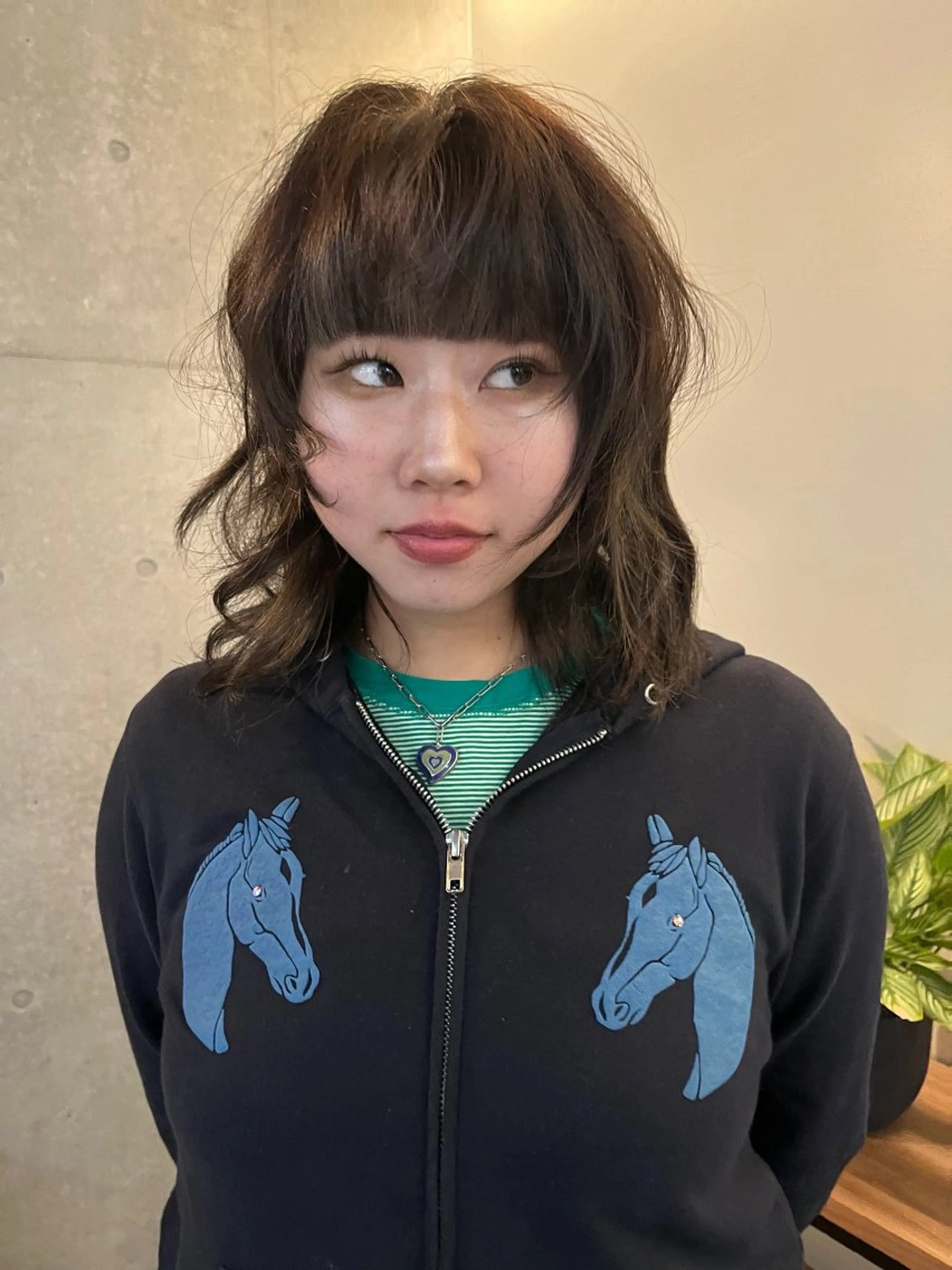 ミディアム 切りっぱなしボブ アッシュ ボブ 顔まわりレイヤー レイヤーカット カット ヘアカラー レイヤーカット\ウル フ　chinatsuのヘアスタイル