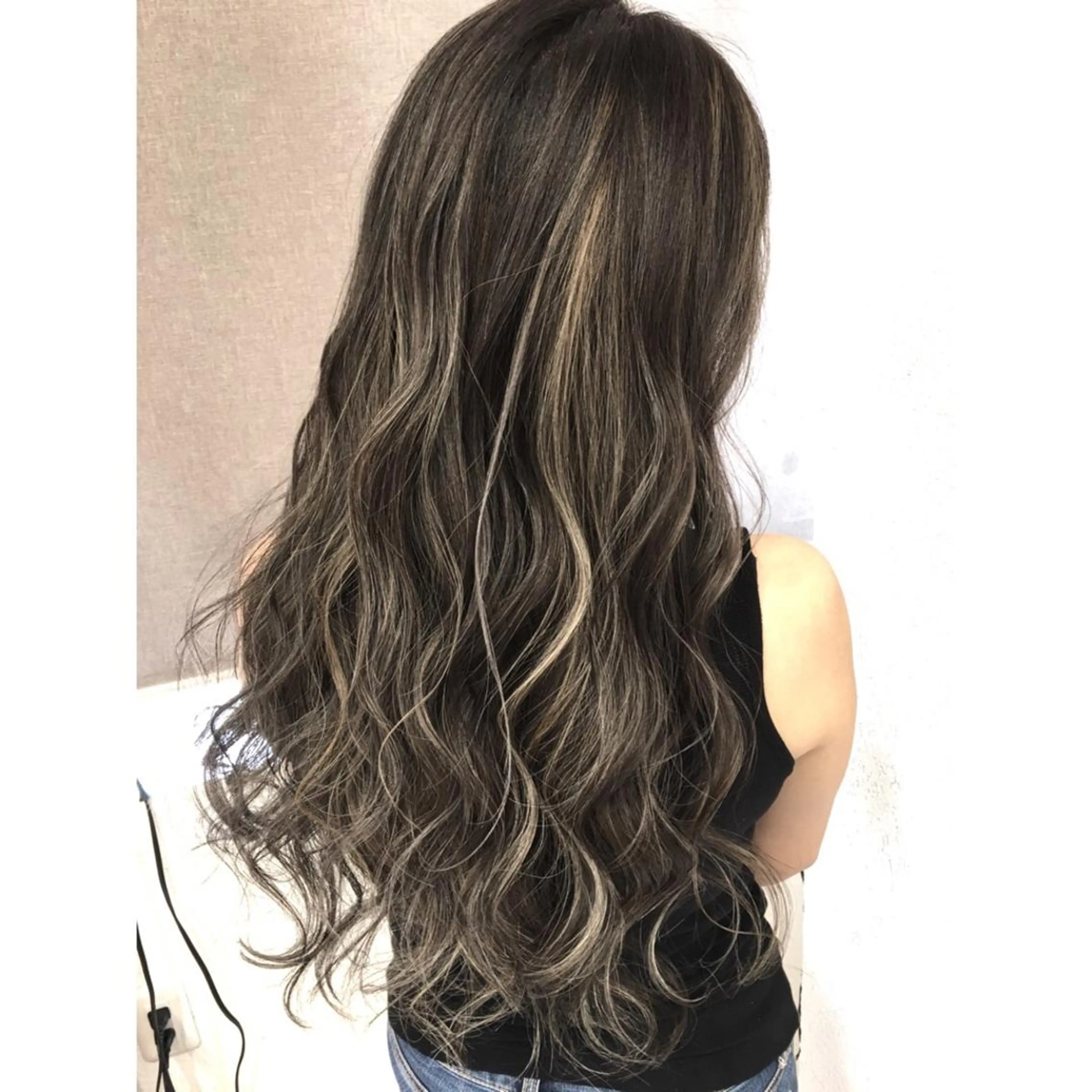 ロング カラー ベージュカラー ハイライトカラー 3Dハイライト ハイライト ヘアカラー トリートメント 井上 一平のヘアスタイル