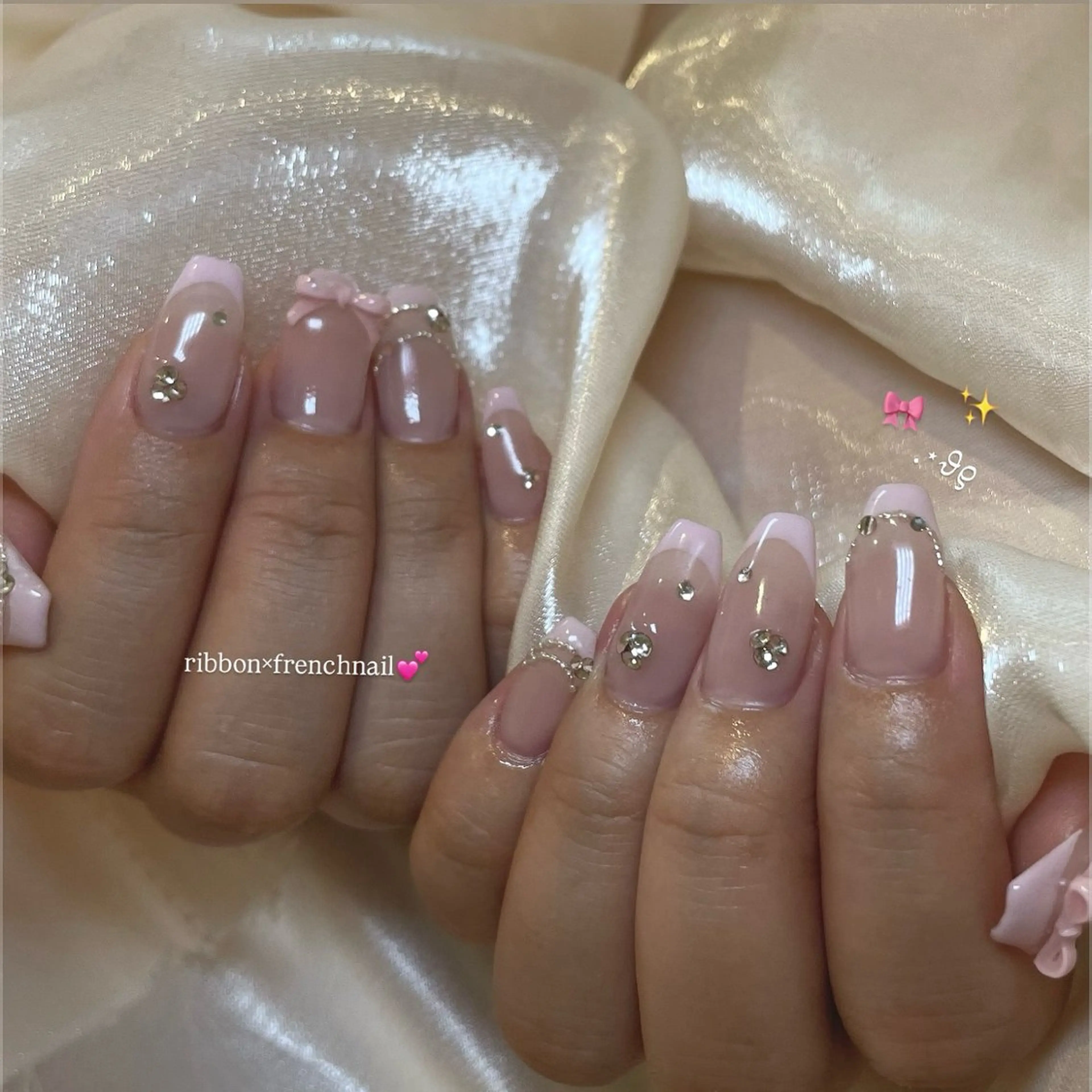 ネイル フレンチネイル ピンク リボン ハンドネイル Lua🌙ワンホン♡ ギャル♡推し活♡のネイルデザイン