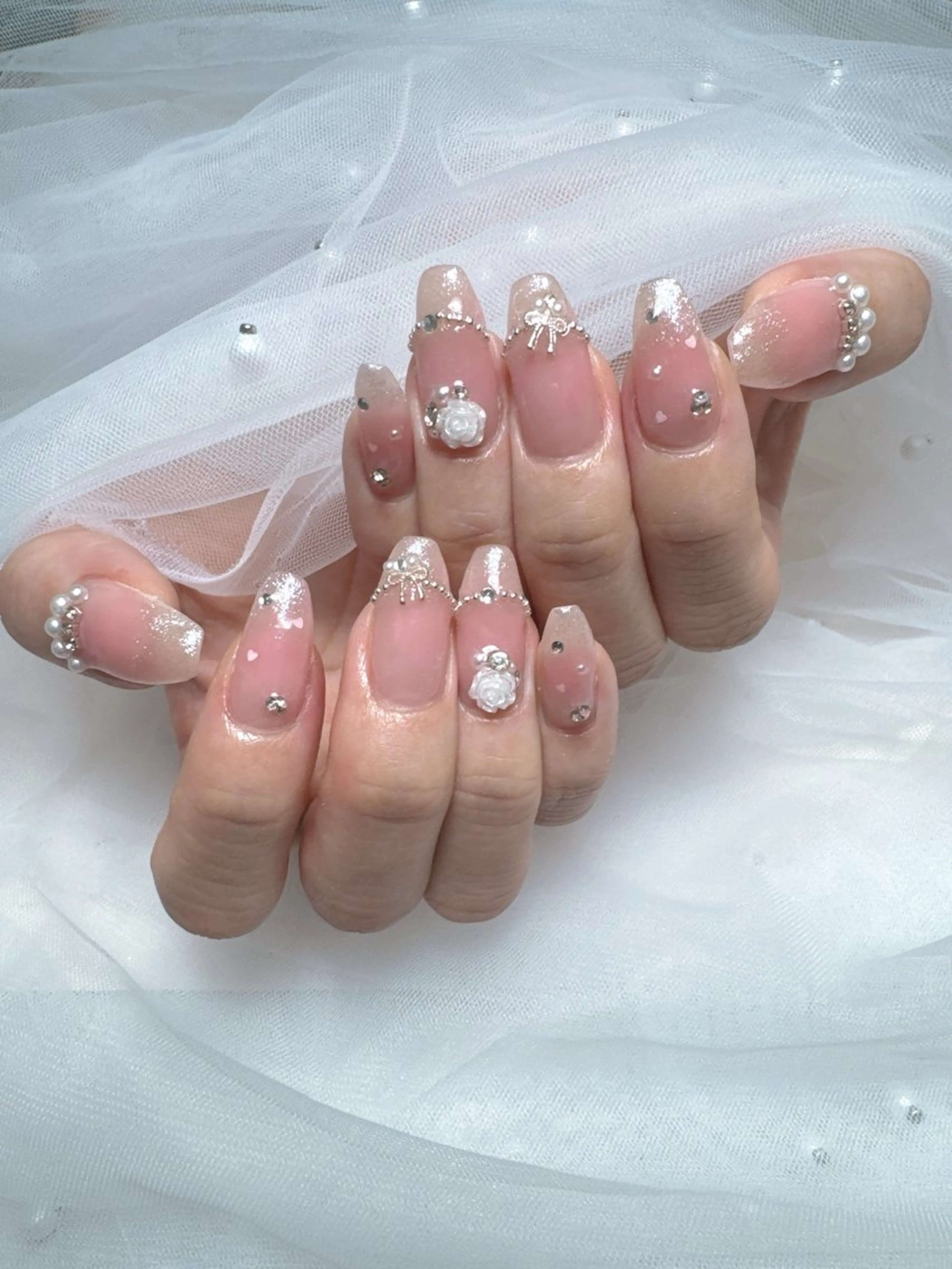 ネイル チークネイル ジェルネイル キラキラネイル マグネットネイル パラジェル ハンドネイル Queeens nailのネイルデザイン