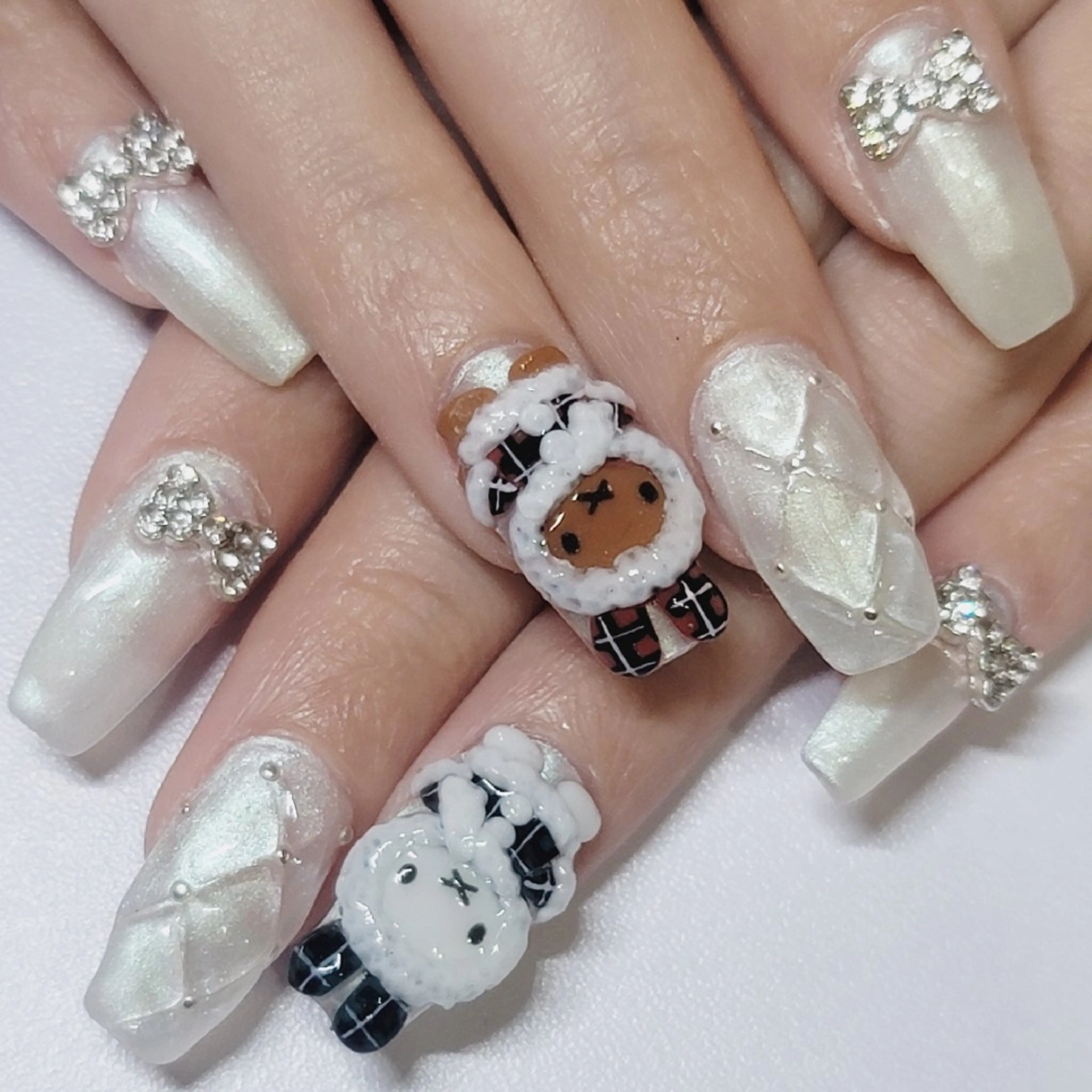 ネイル アートネイル ワンカラーネイル ホワイト 冬ネイル クリスマス ハンドネイル よしだ ひろきのネイルデザイン