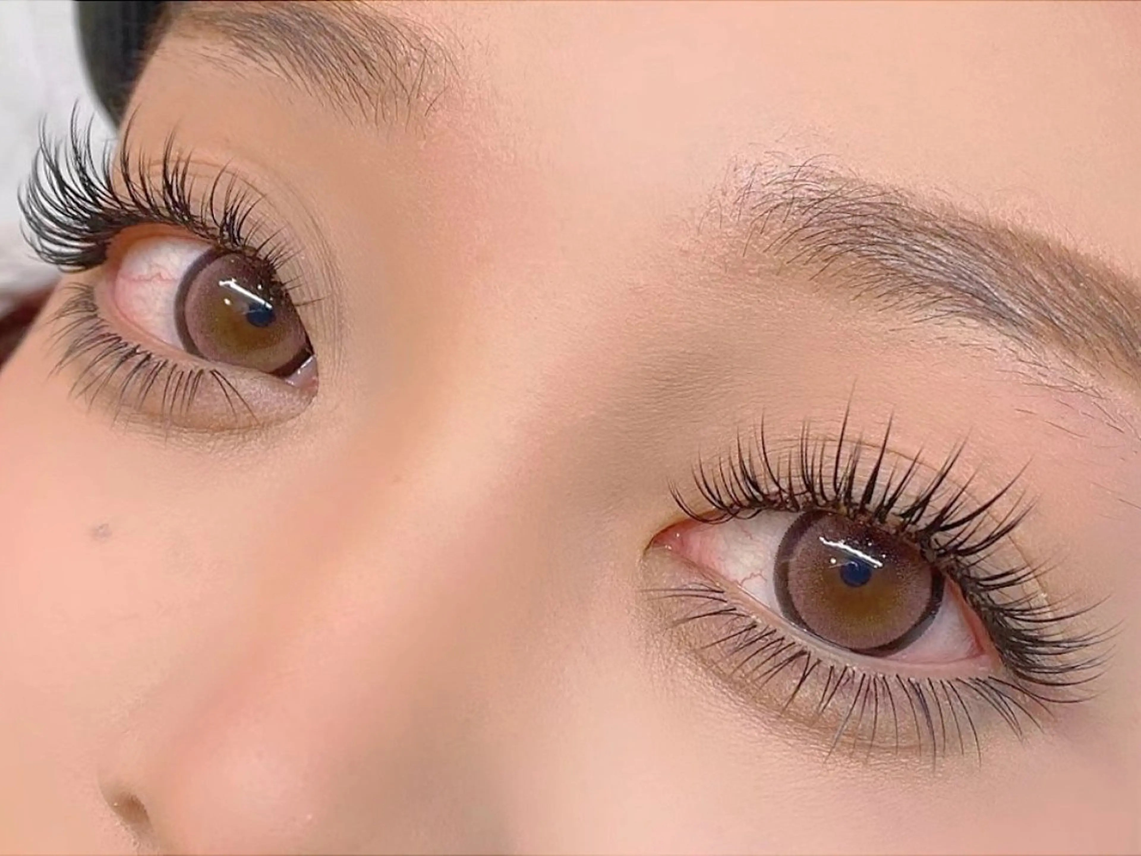 マツエク・マツパ 束感まつ毛 カラーマツエク フラットラッシュ パリジェンヌラッシュリフト まつげパーマ アベ カカのマツエク・マツパデザイン