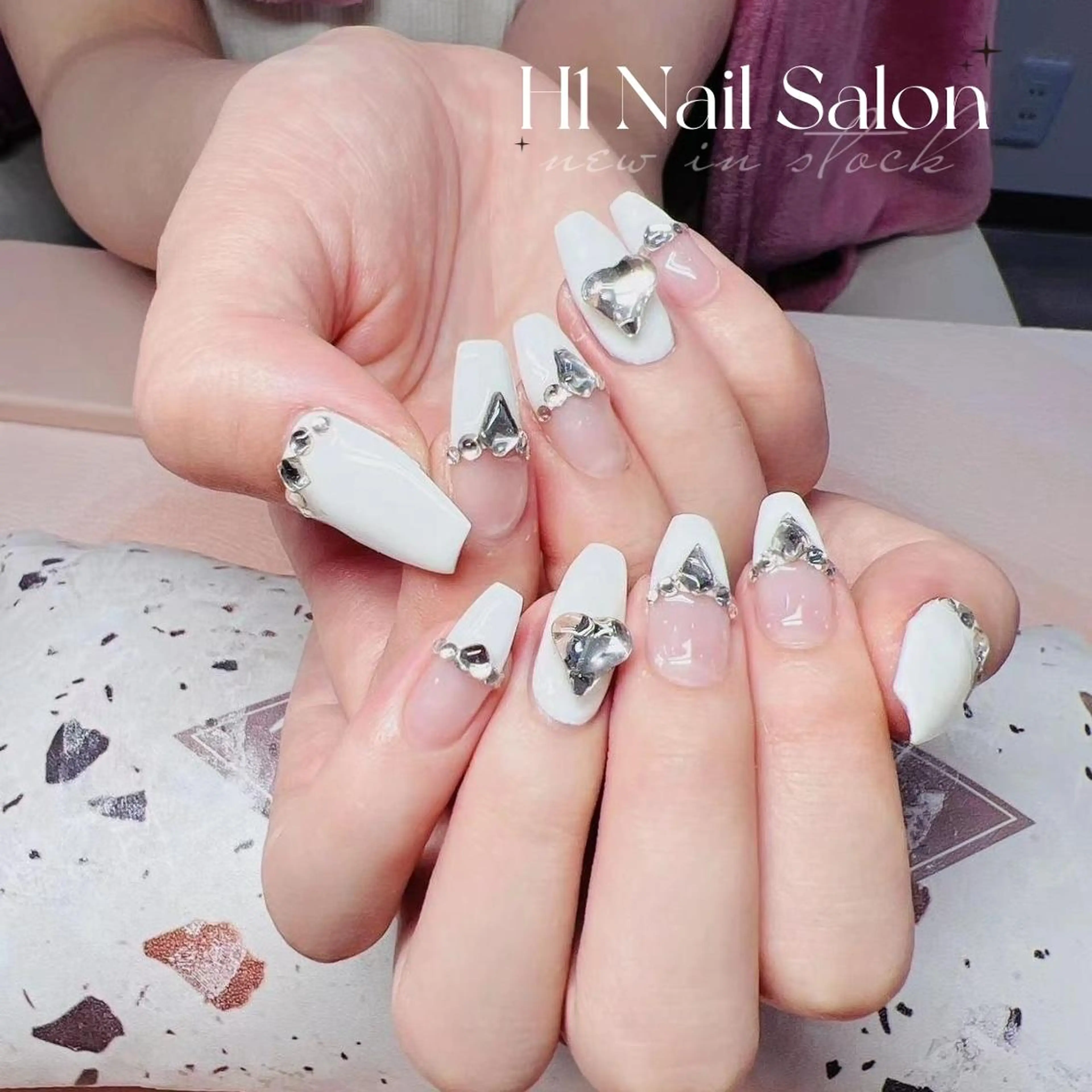 ロング ハンドネイル H1 ネイル サロンのネイルデザイン