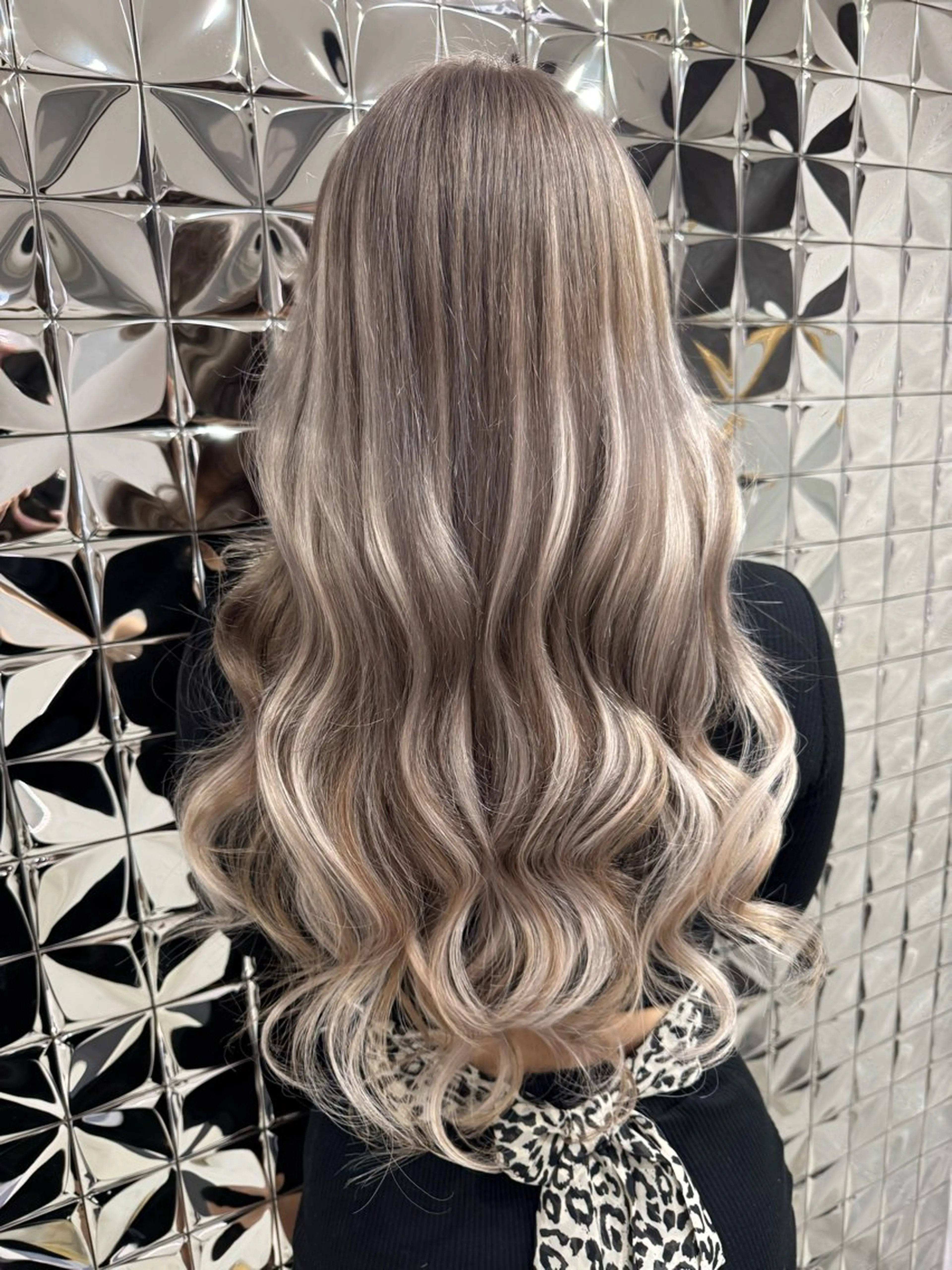 ロング カラー シールエクステ ブリーチ ブロンド ケアブリーチ エクステ Lovestasy 京都河原町店のヘアスタイル