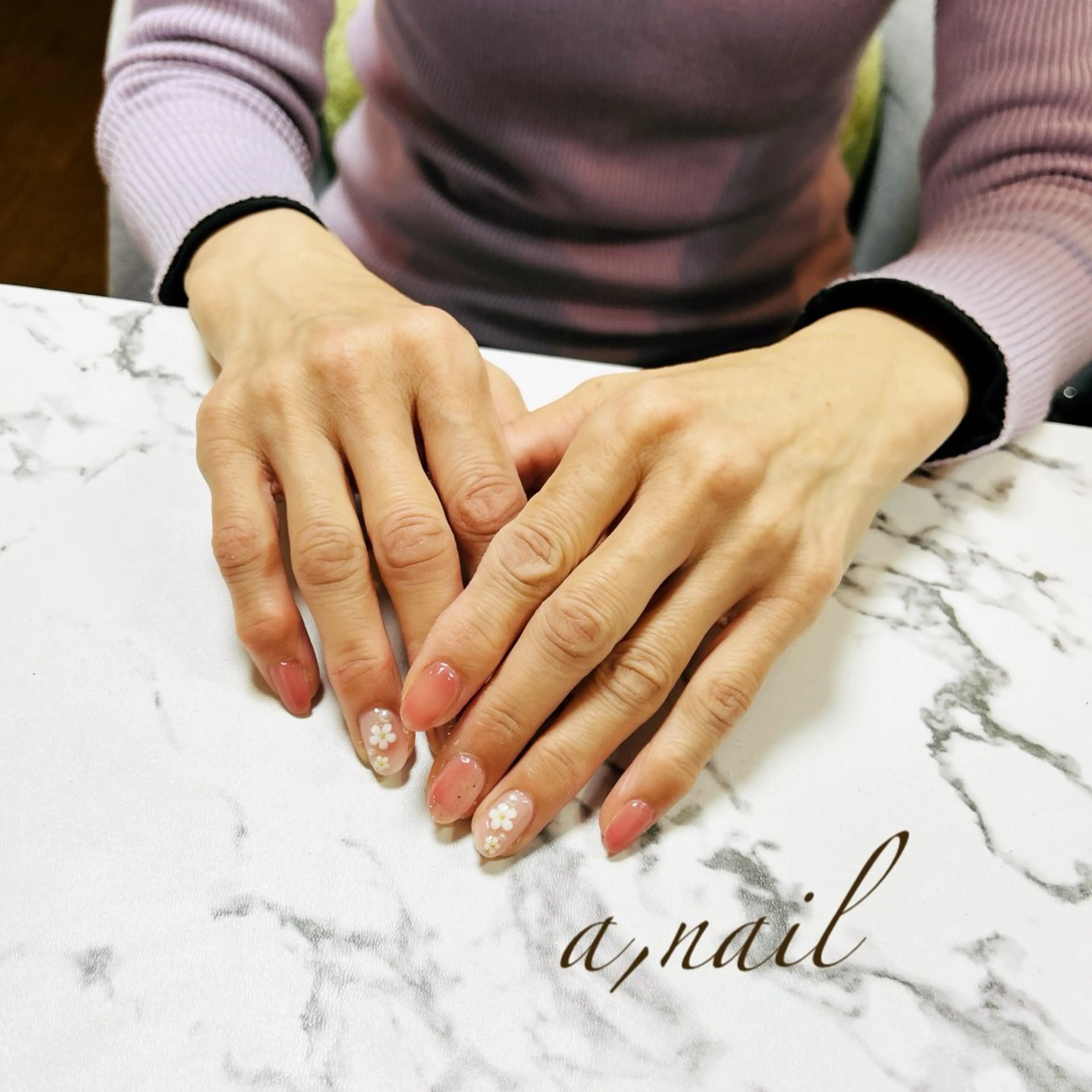 ネイル 桜ネイル フラワーネイル グラデーション キラキラネイル シンプルネイル ハンドネイル ネイルサロン エーネイルのネイルデザイン