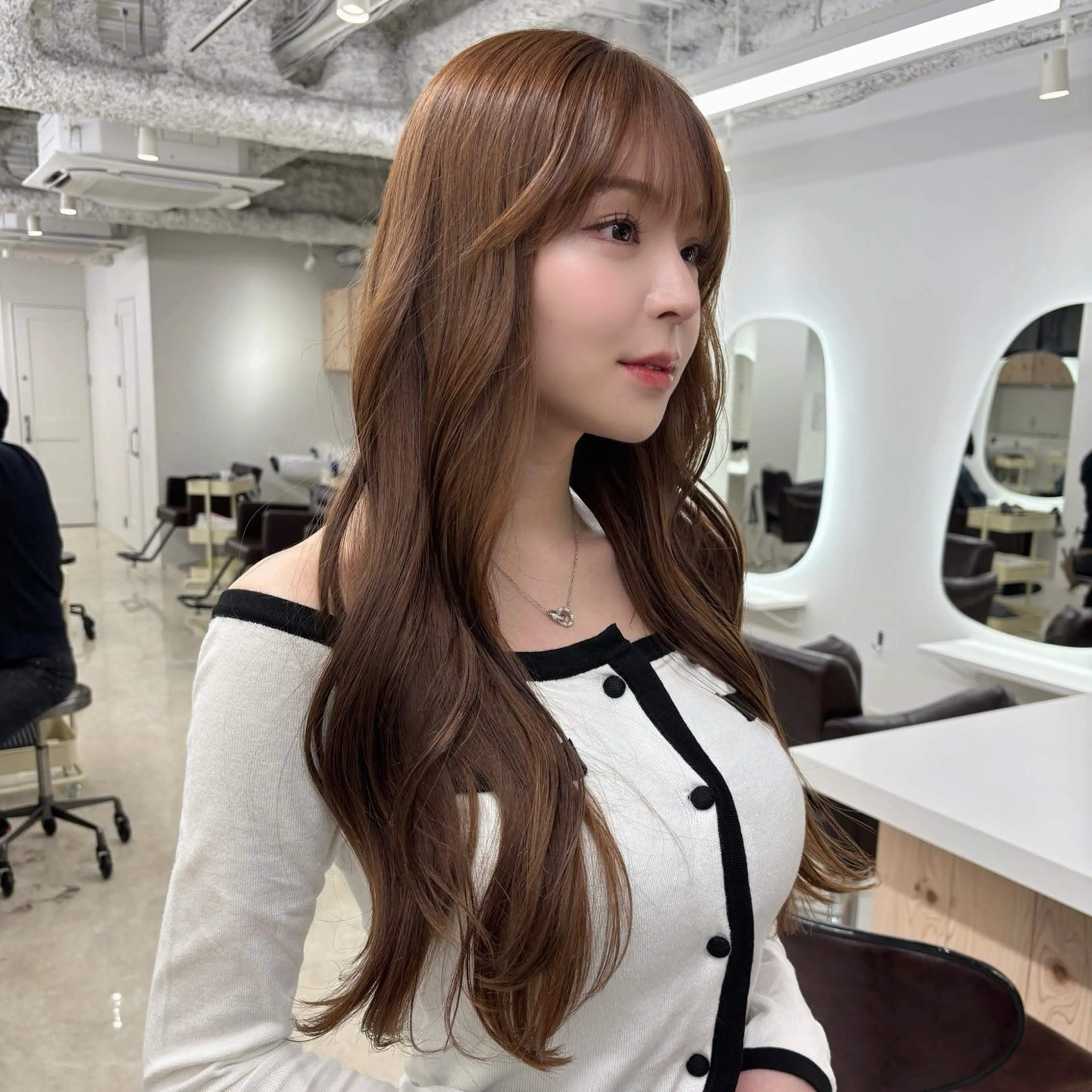 ロング カラー カット ヘアカラー トリートメント 韓国ヘア/髪質改善/ レイヤー/ブラウンのヘアスタイル