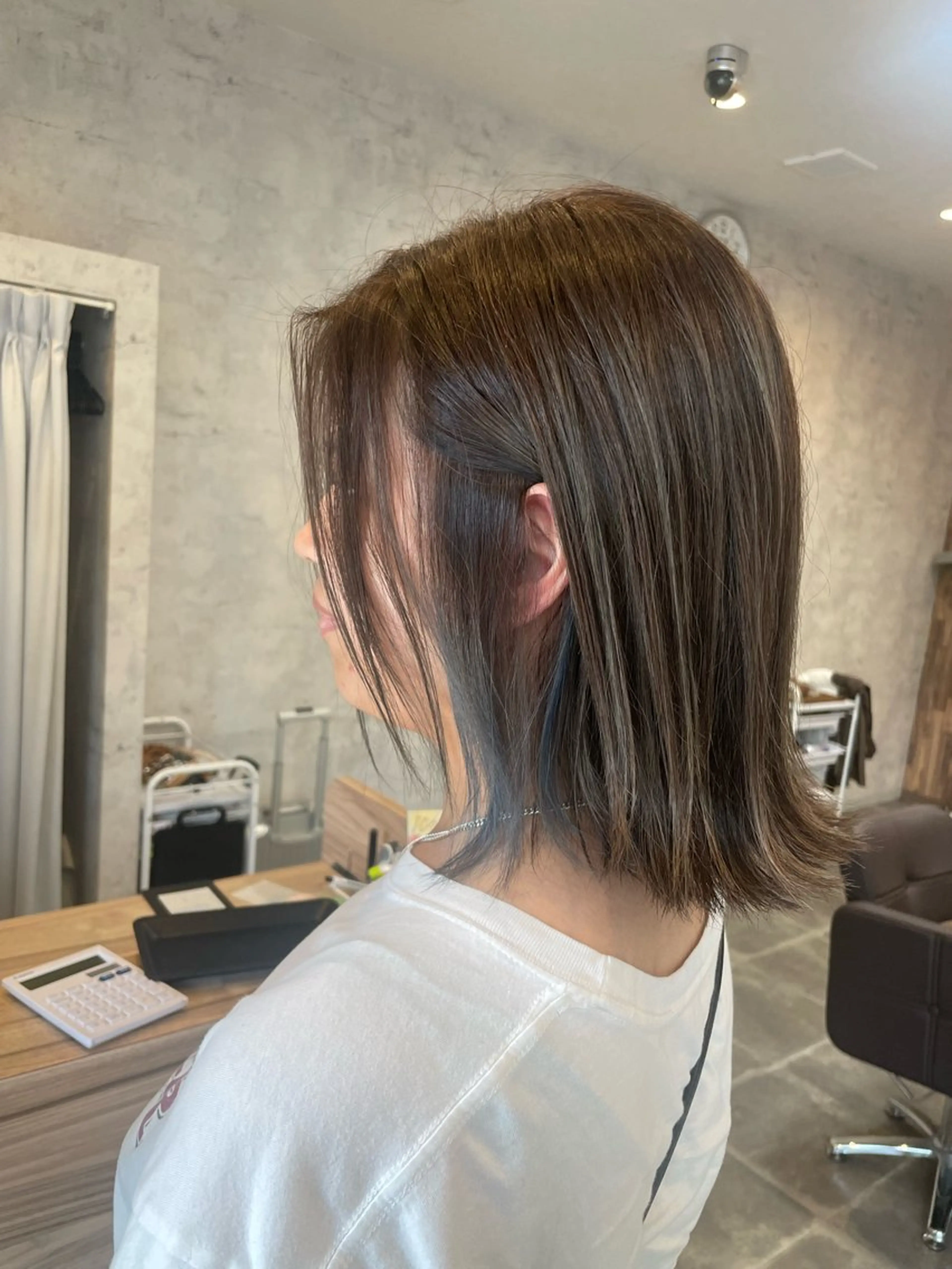 ミディアム カラー ブリーチ インナーカラー 外ハネヘア 骨格似合わせカット✨ 林 まどかのヘアスタイル