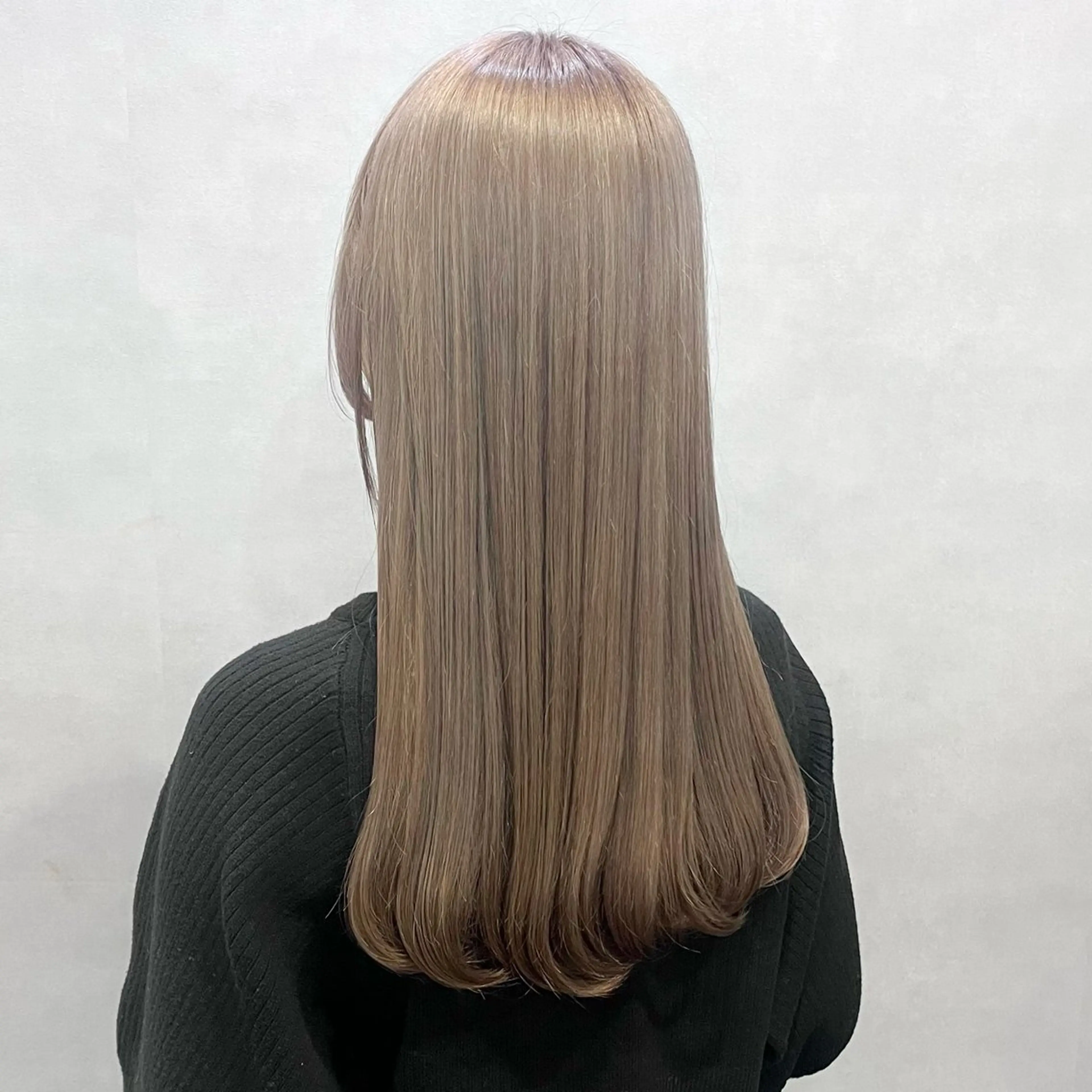 ロング カラー ブリーチ カット ヘアカラー トリートメント 伊藤 玲衣のヘアスタイル