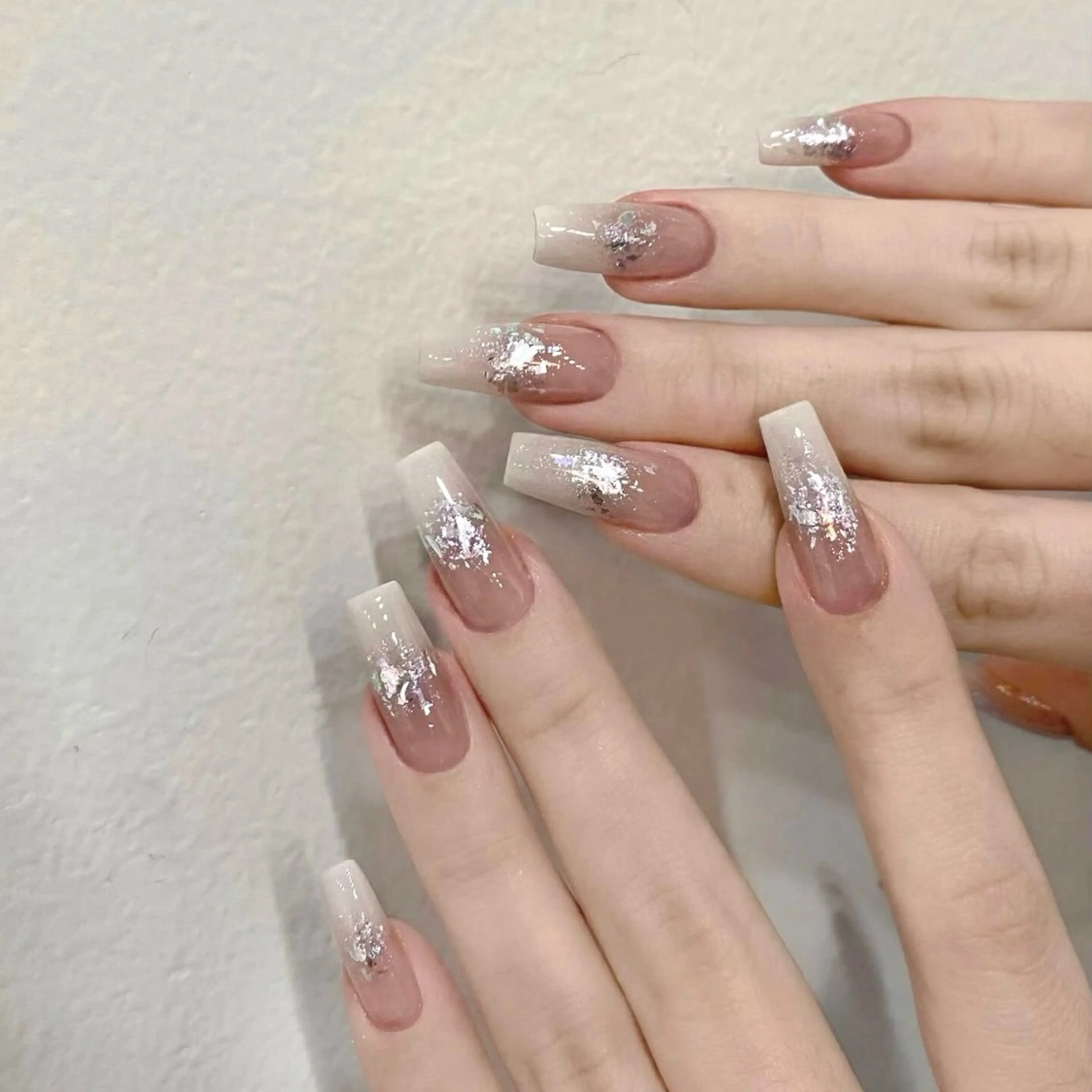 ベース+白グラデーション+ラメの写真