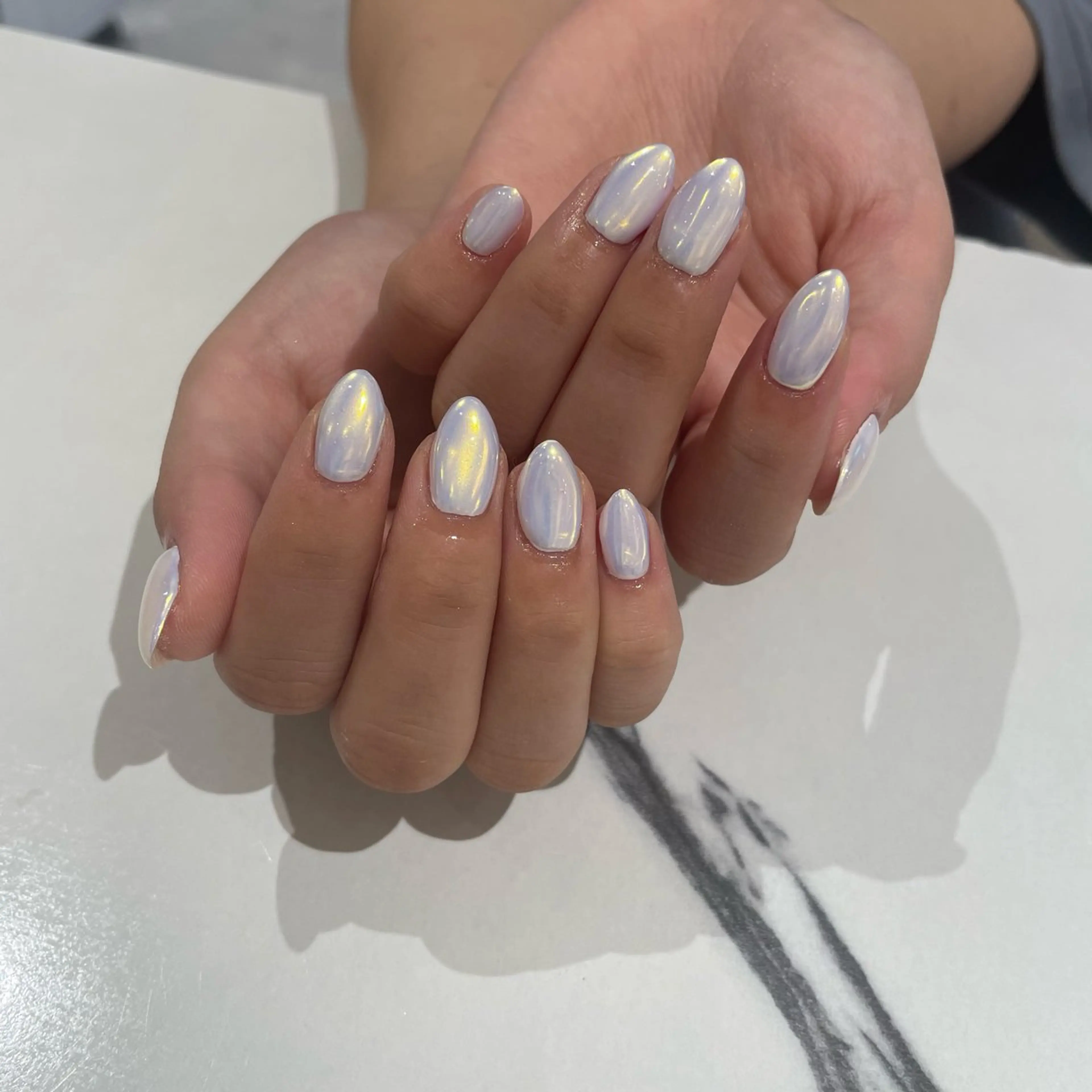 ネイル オーロラネイル ホワイト shimada ayakaのネイルデザイン