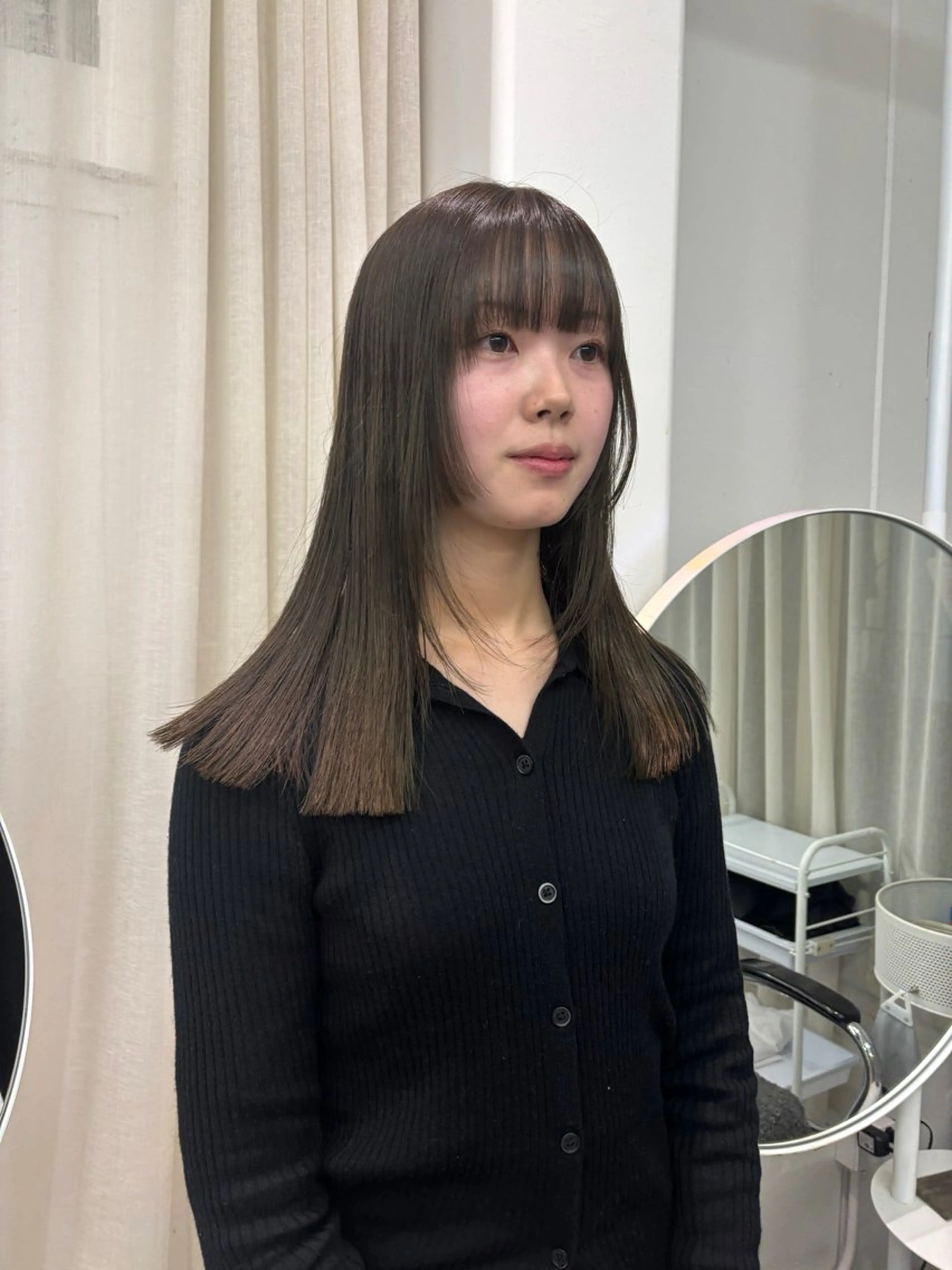 セミロング カラー オリーブグレー 顔まわりレイヤー 姫カット レイヤーカット カット ヘアカラー トリートメント レイヤーカット🎀 kanaのヘアスタイル