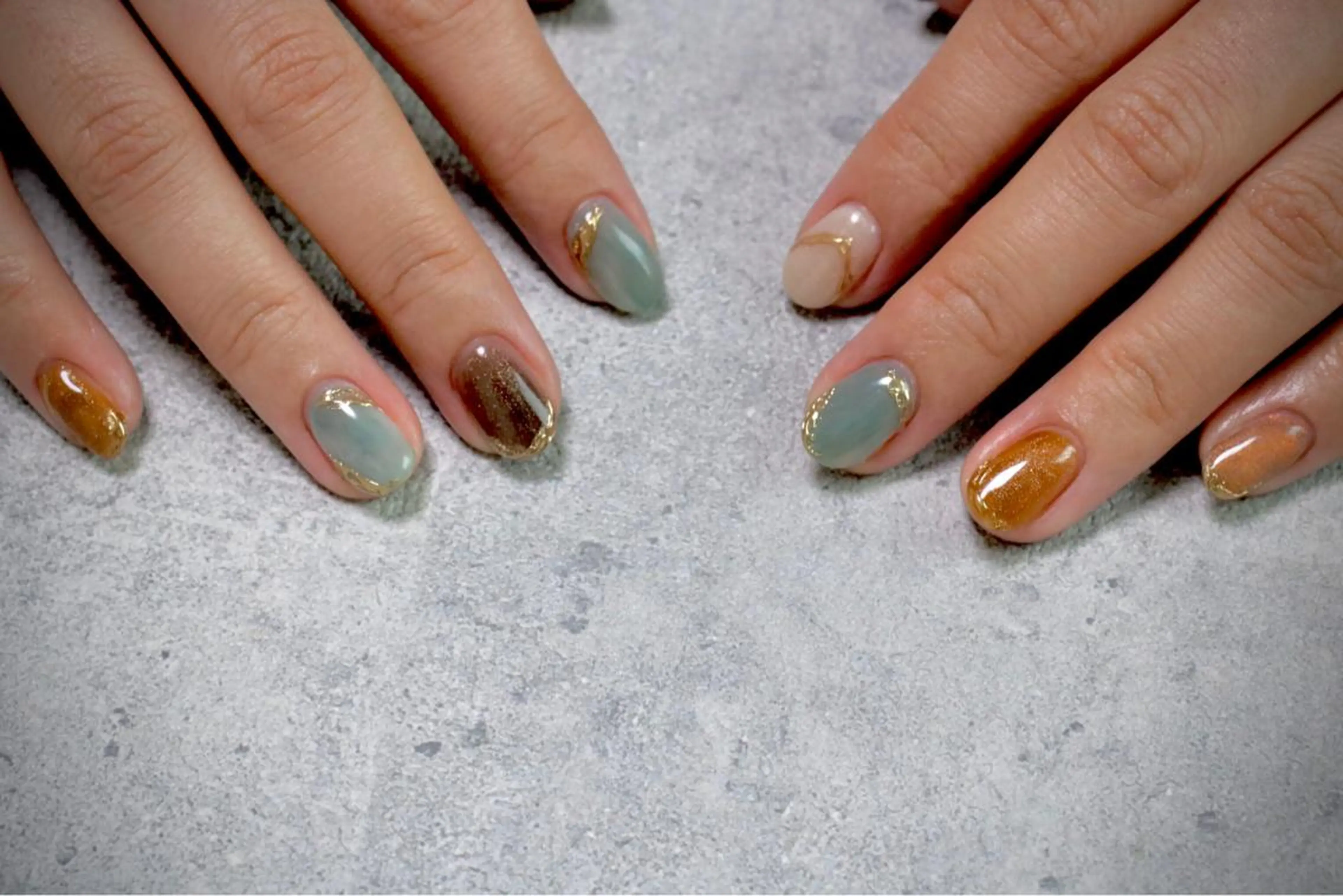 ネイル オーロラネイル カジュアル ジェルネイル ラメ(グリッター) マグネットネイル ハンドネイル MH Nailのネイルデザイン