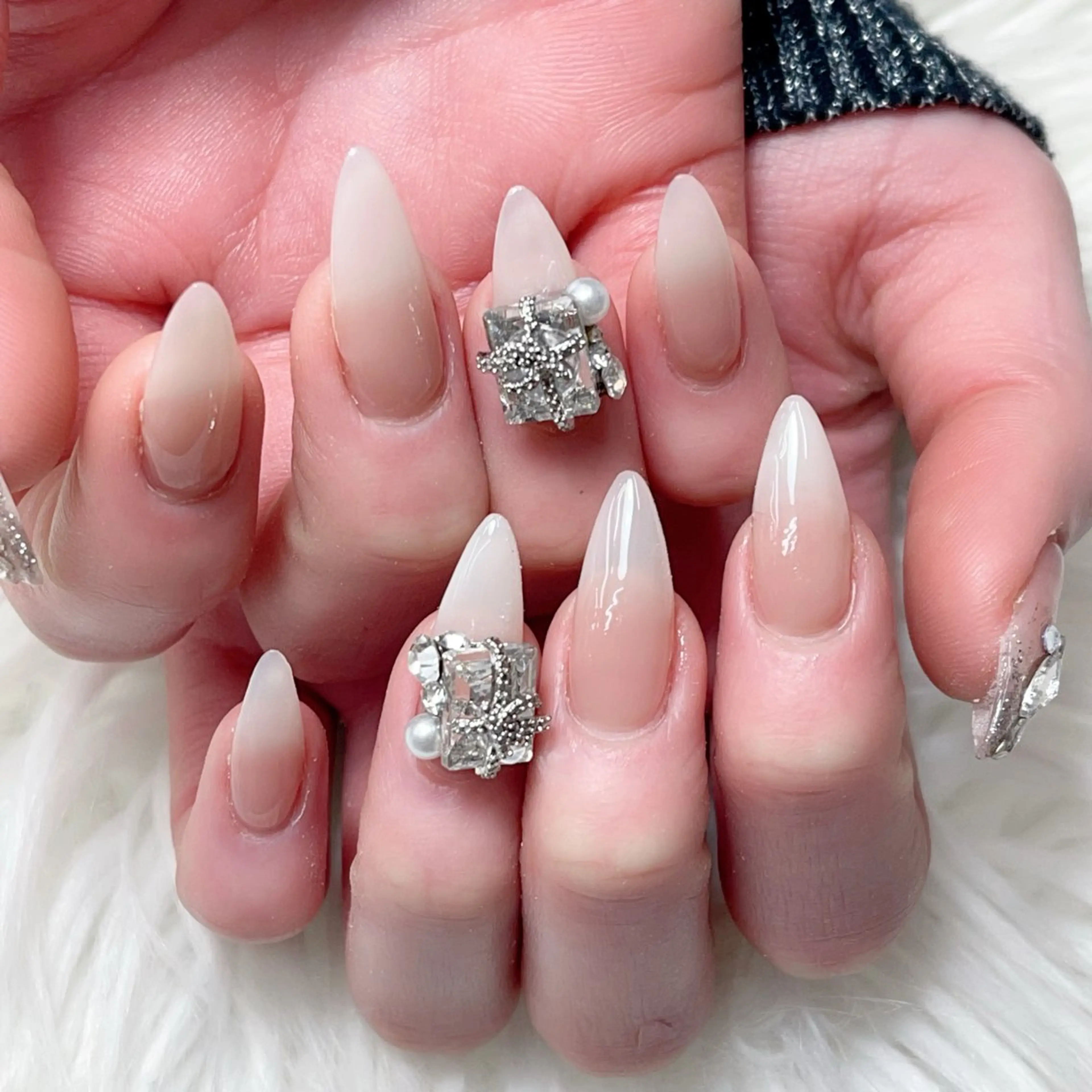 メンズ ネイル アートネイル フレンチネイル ジェルネイル キラキラネイル パラジェル Bloom スカルプ専門店のネイルデザイン