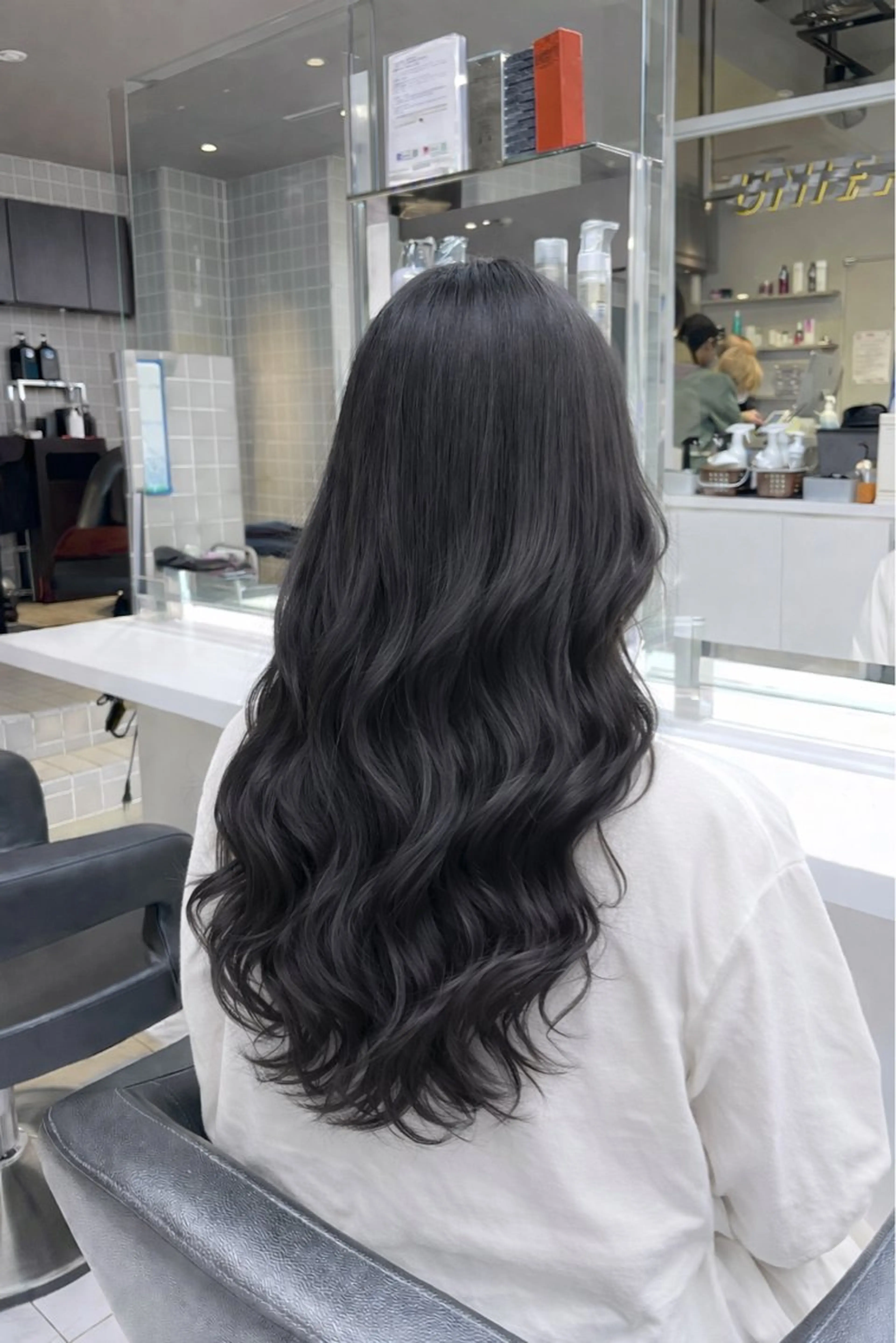 ロング カラー パーマ ヘアアレンジ メンズ キッズ カット ヘアカラー トリートメント 🦋韓国レイヤー｜ 透明感グレージュ🦋のヘアスタイル