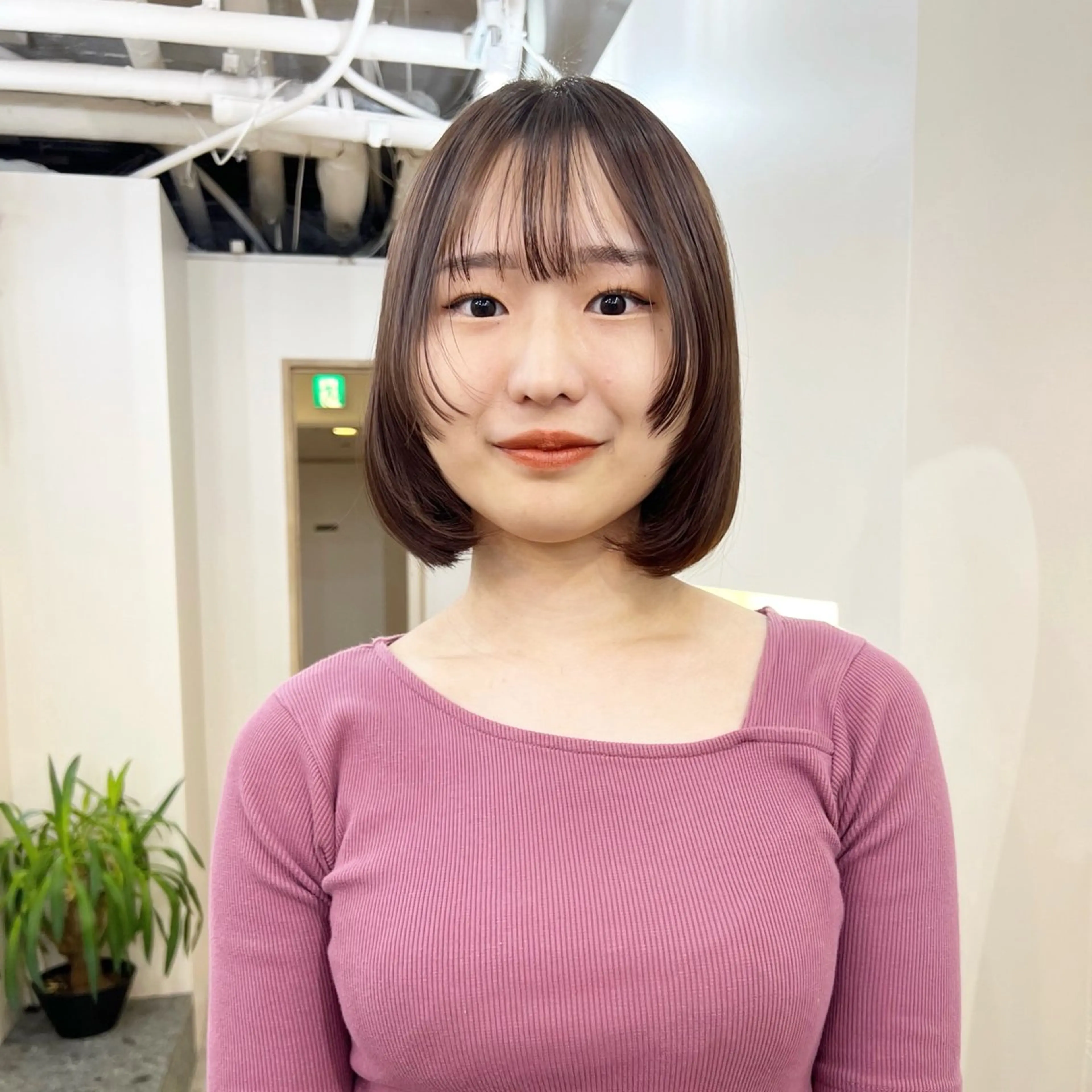 ショート ボブ 透明感カラー/顔周り 臼井逸美のヘアスタイル