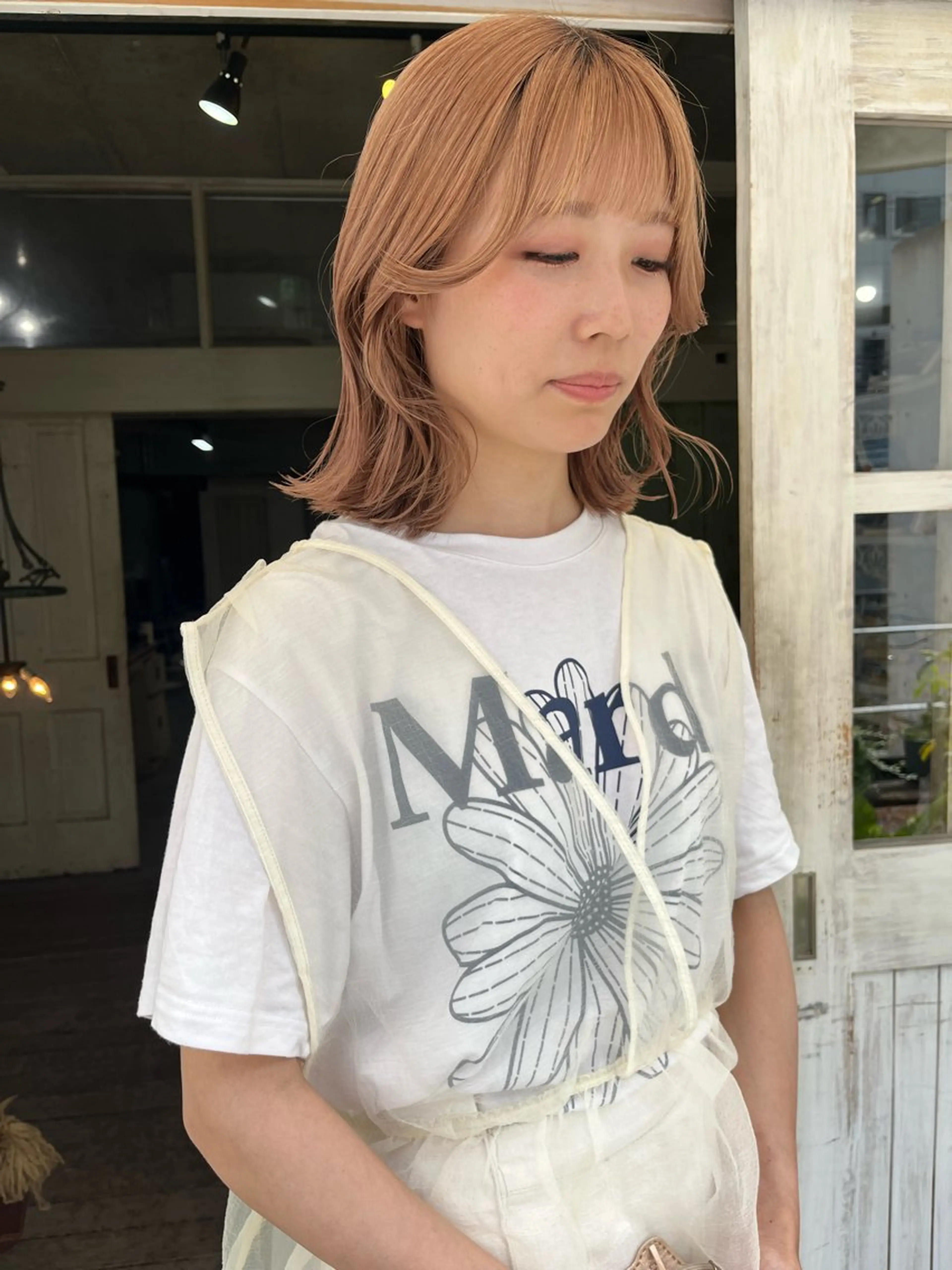 ミディアム カット ヘアカラー トリートメント ハイトーン/顔まわり レイヤー/YUKAのヘアスタイル