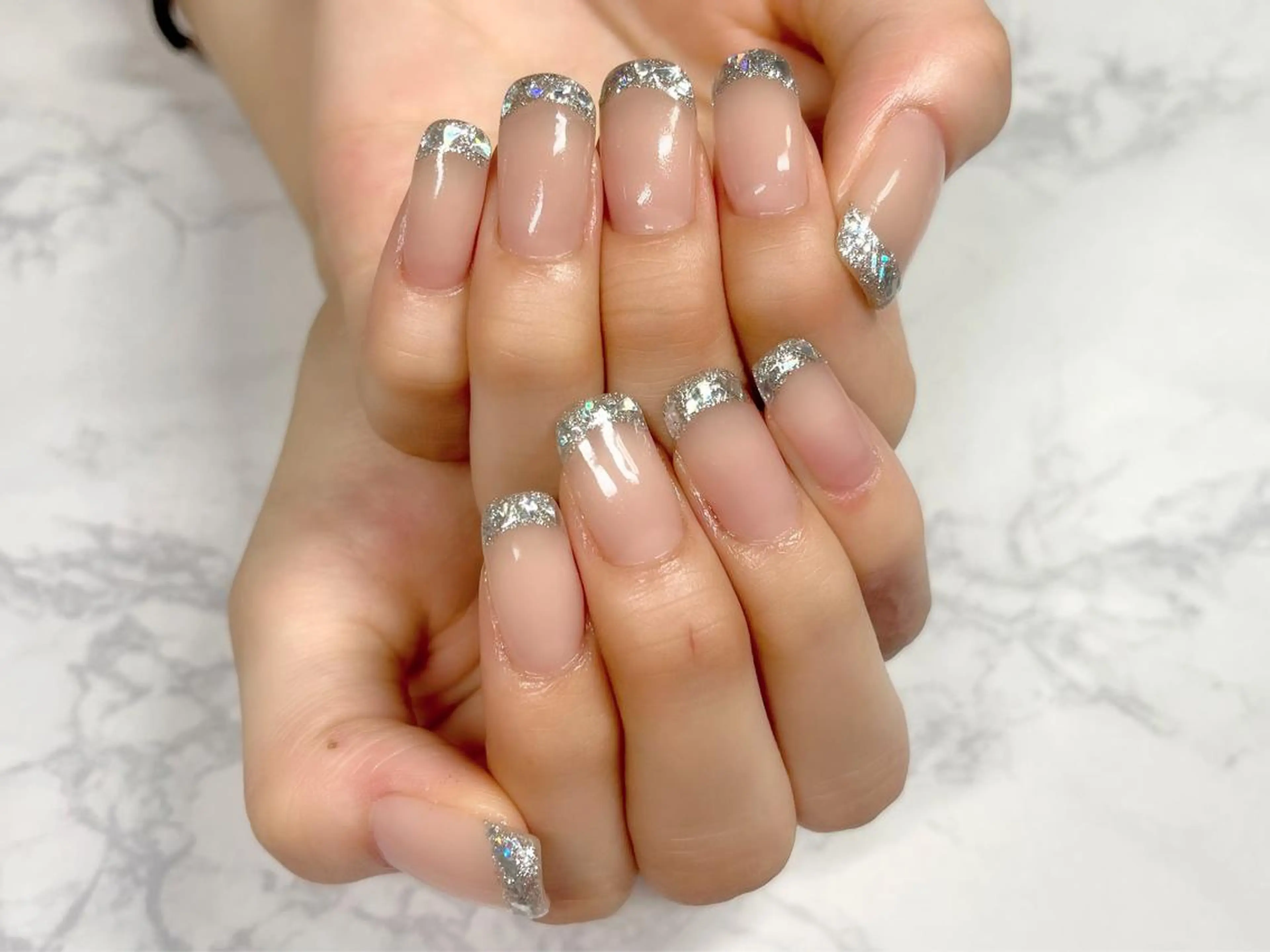 ネイル フレンチネイル ガラスフレンチ シルバー ハンドネイル KURELLY所属・Nail Salon KURELLYのネイルデザイン
