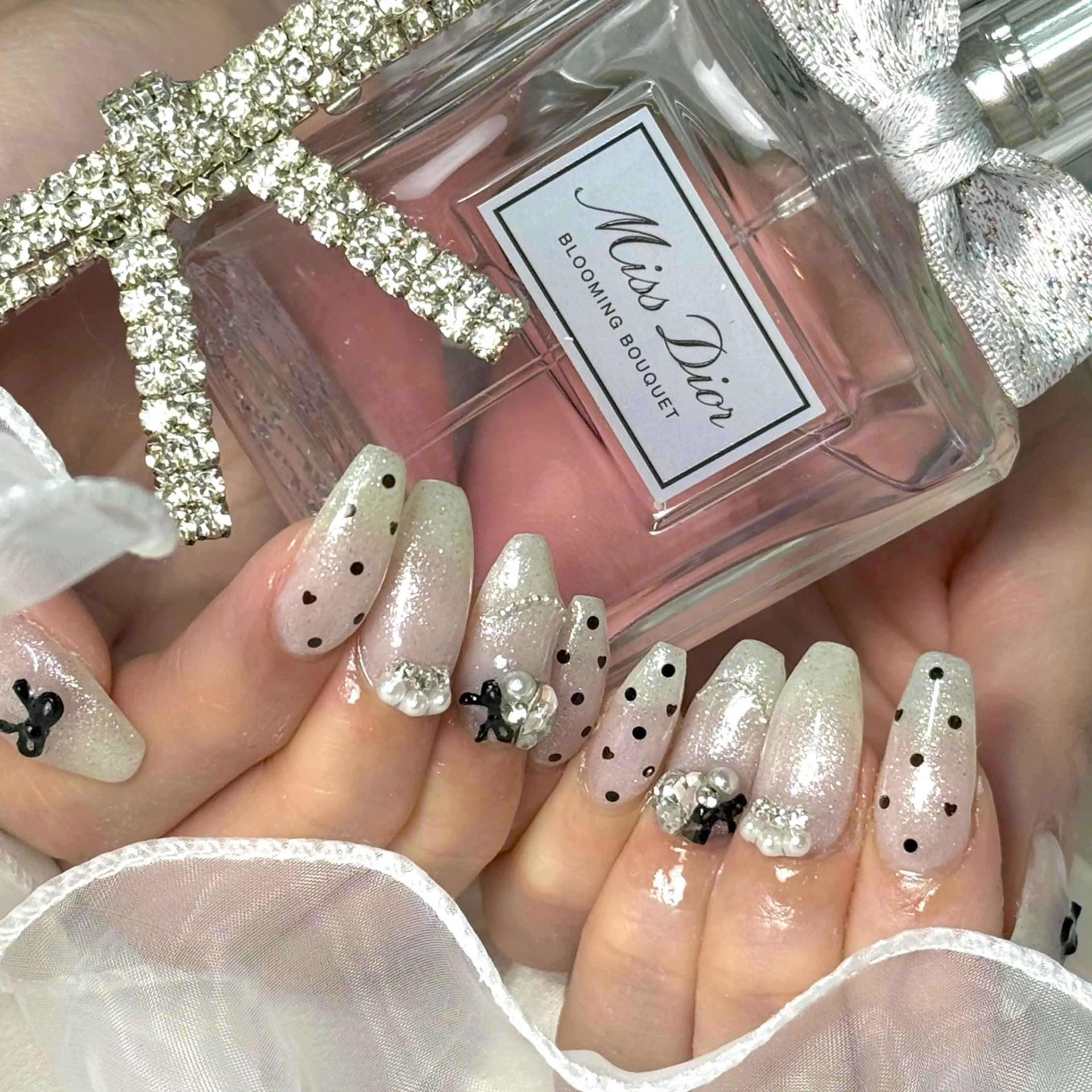 ネイル ハンドネイル ルシイ🎀新宿長さ 出しパーツ専門店のネイルデザイン