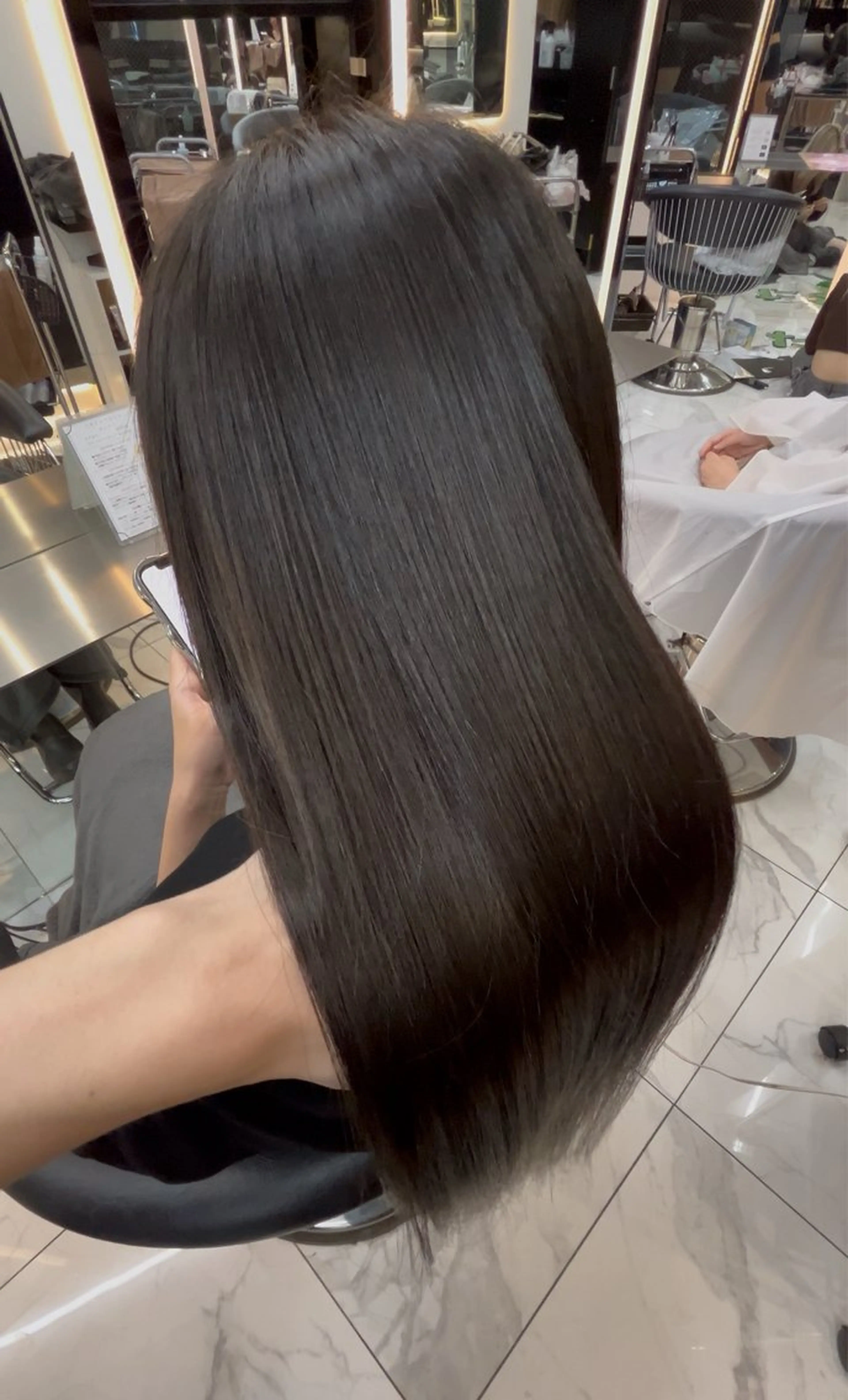 カラー ナズ ナズのヘアスタイル