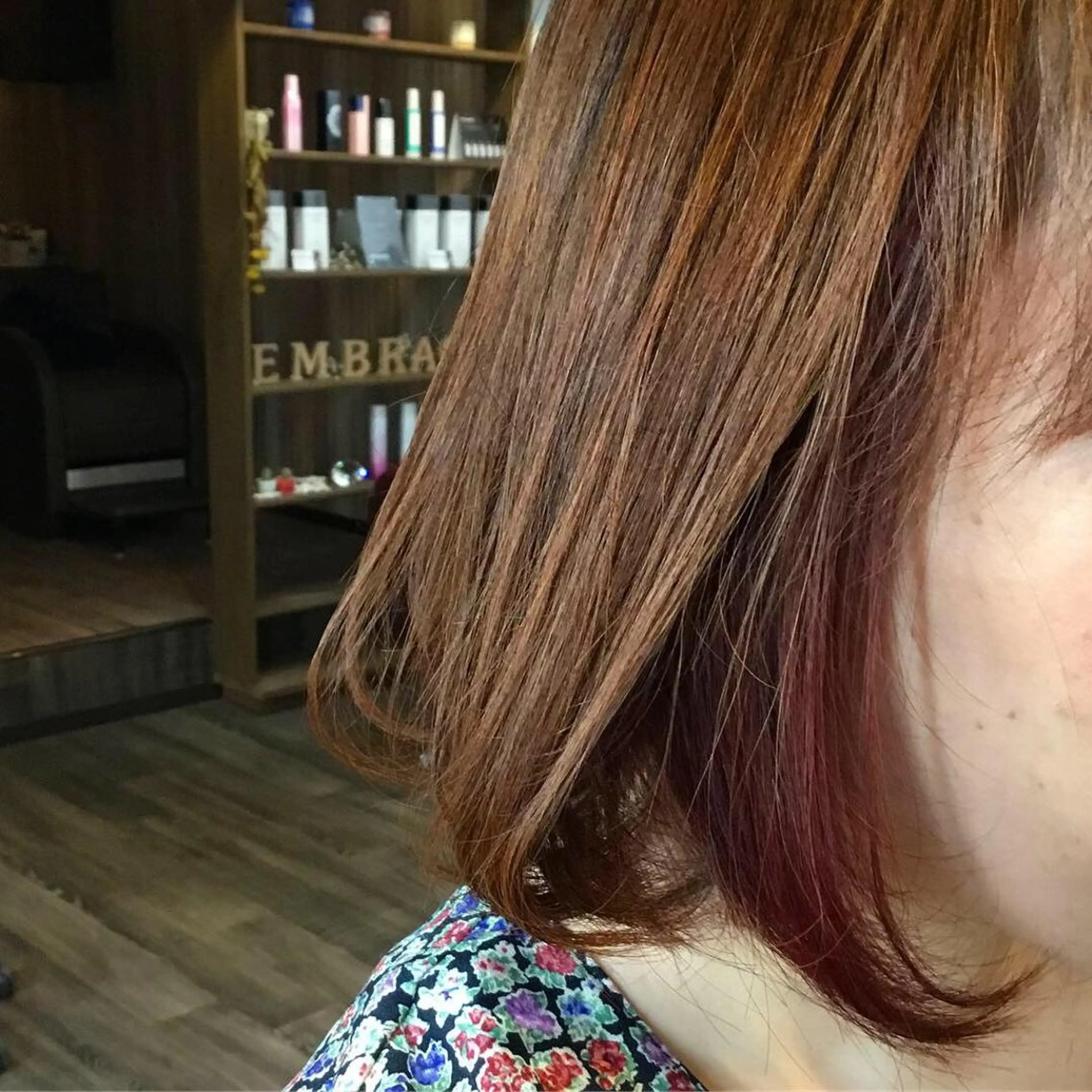 ショート カラー embrace エンブレイスのヘアスタイル