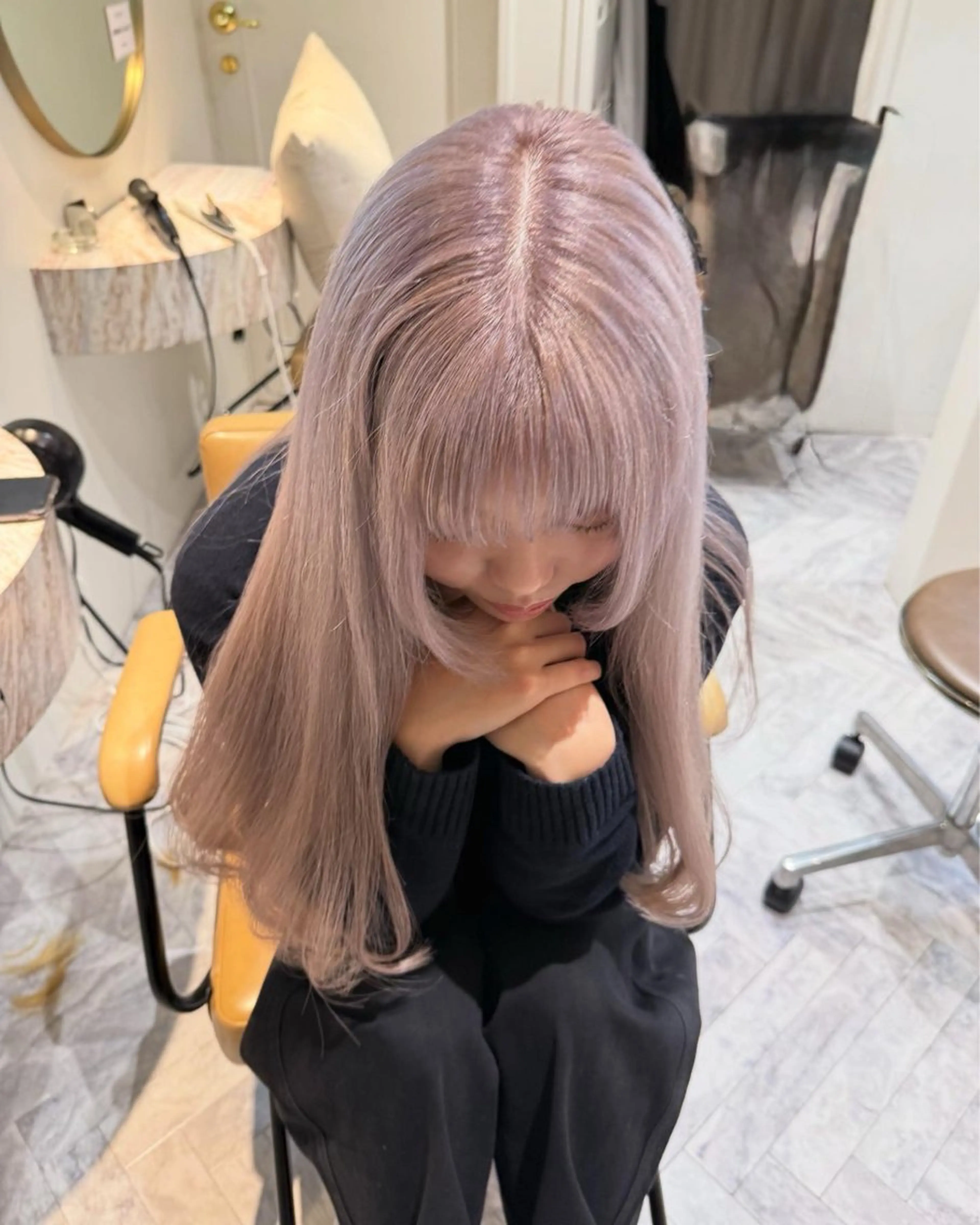ロング カラー ミルクティー× グレージュMOMOのヘアスタイル