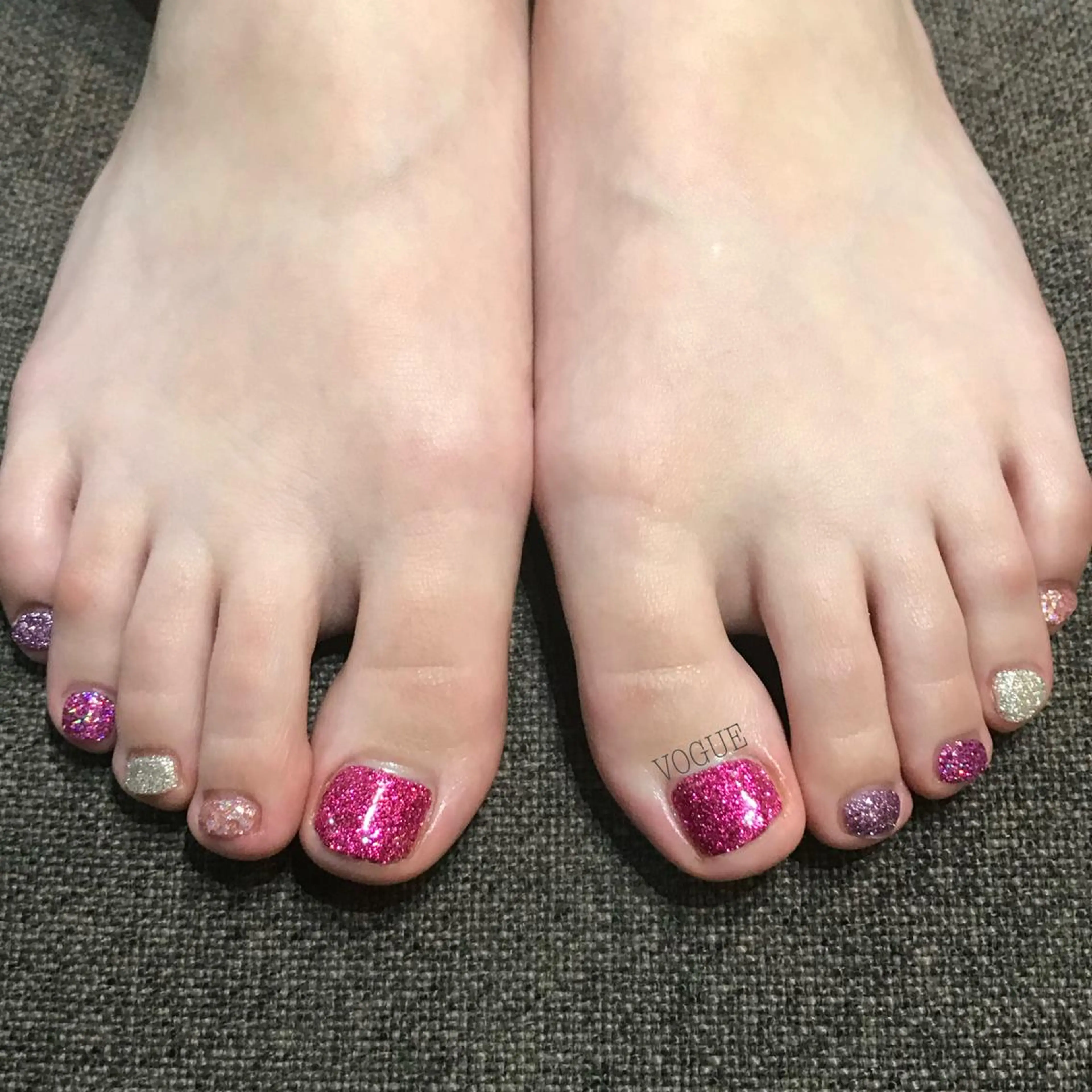 ネイル フットネイル ジェルネイル ラメ(グリッター) ピンク VOGUE ×SWANのネイルデザイン