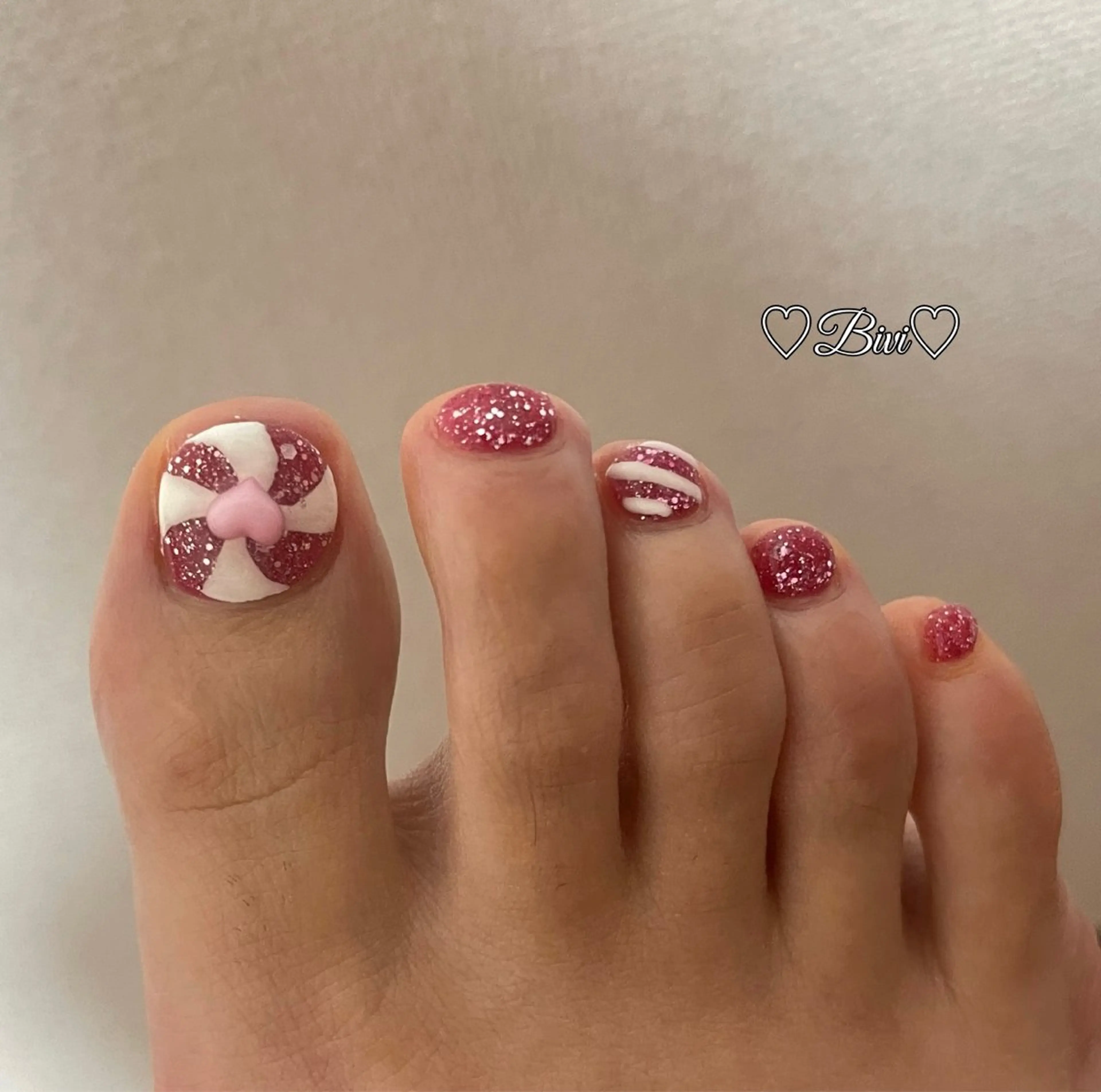 ネイル アートネイル フラッシュネイル ラメ(グリッター) シルバー スクエアネイル フットネイル ♡Bivi♡自爪に 優しいネイルサロンのネイルデザイン