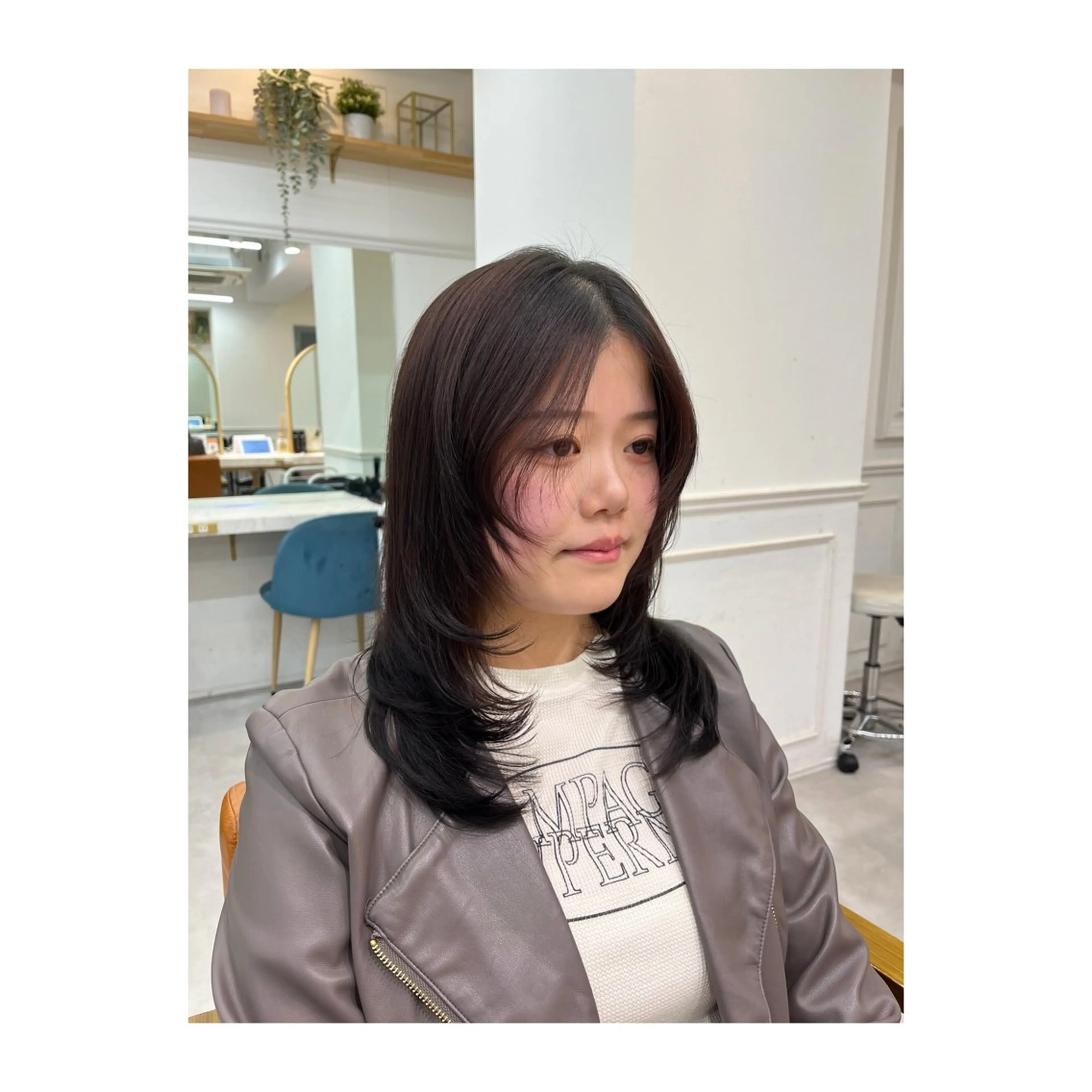 セミロング 顔まわりレイヤー レイヤーカット カット 長島 美織のヘアスタイル