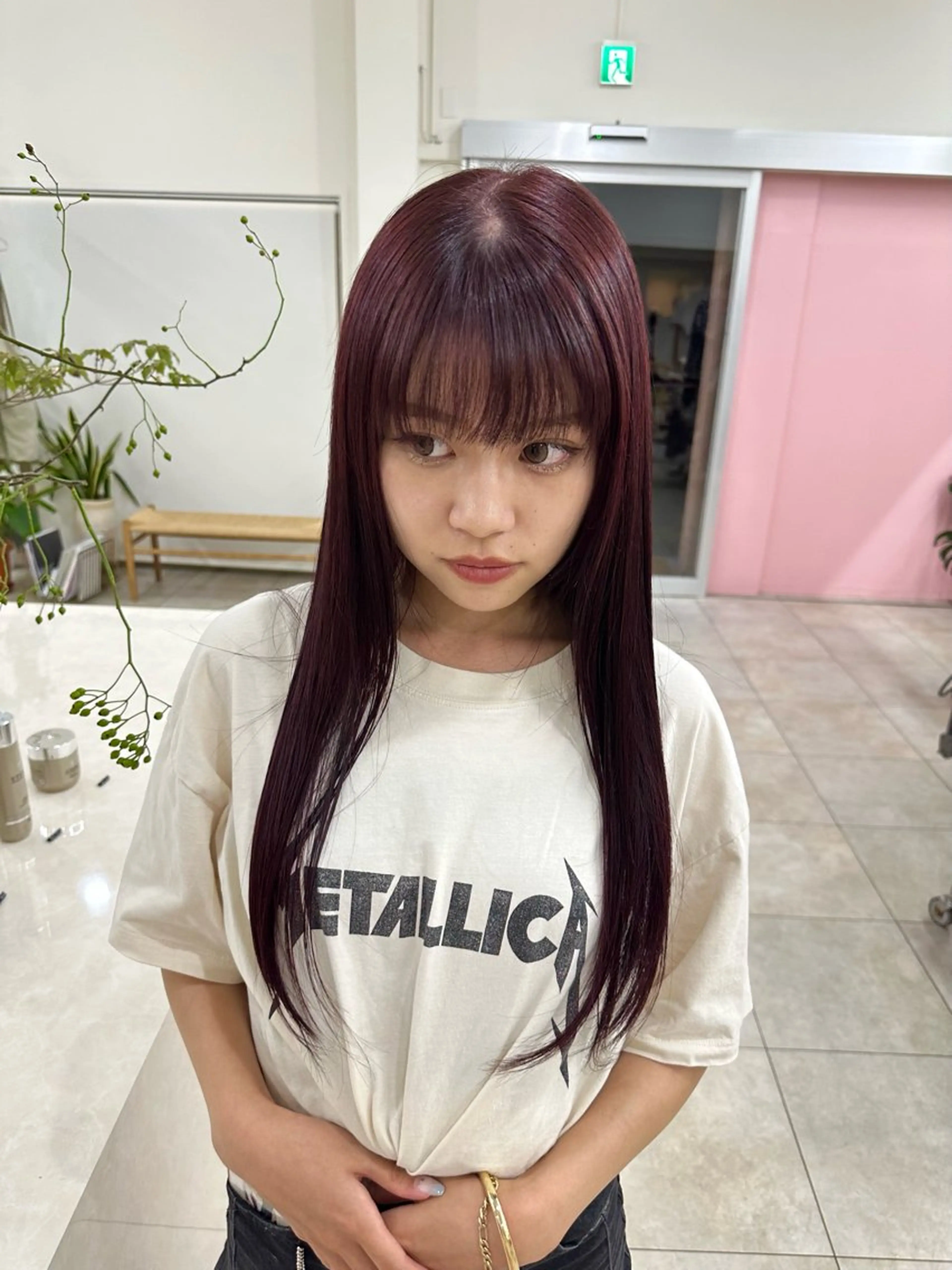 ロング カラー レッドカラー 林 莉央のヘアスタイル