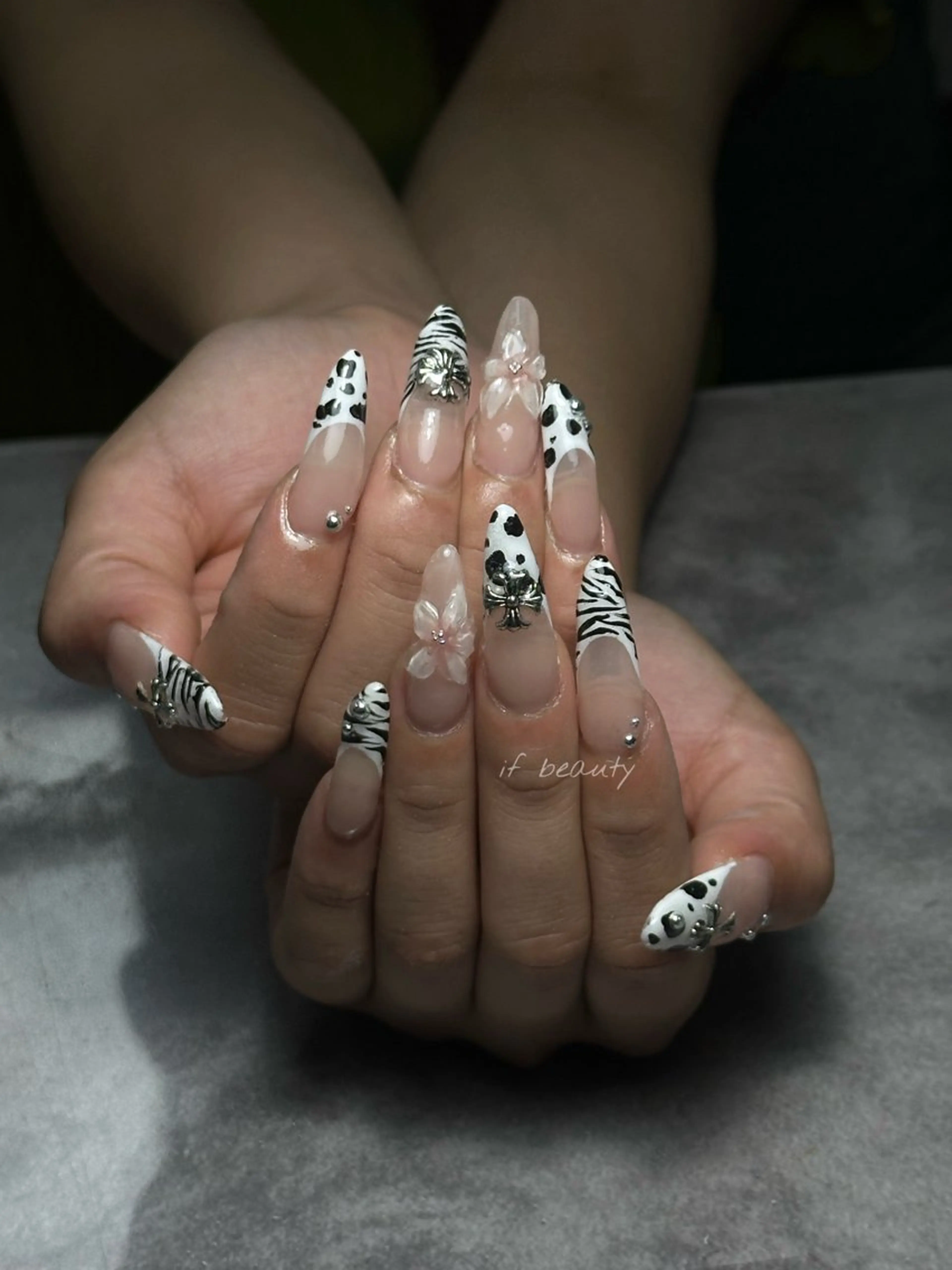 ネイル アートネイル ジェルネイル グラデーション パラジェル ワンホンネイル ハンドネイル if Hair＆Nail Salon所属・IKA /海外ネイル /個性派/ワンホンのネイルデザイン