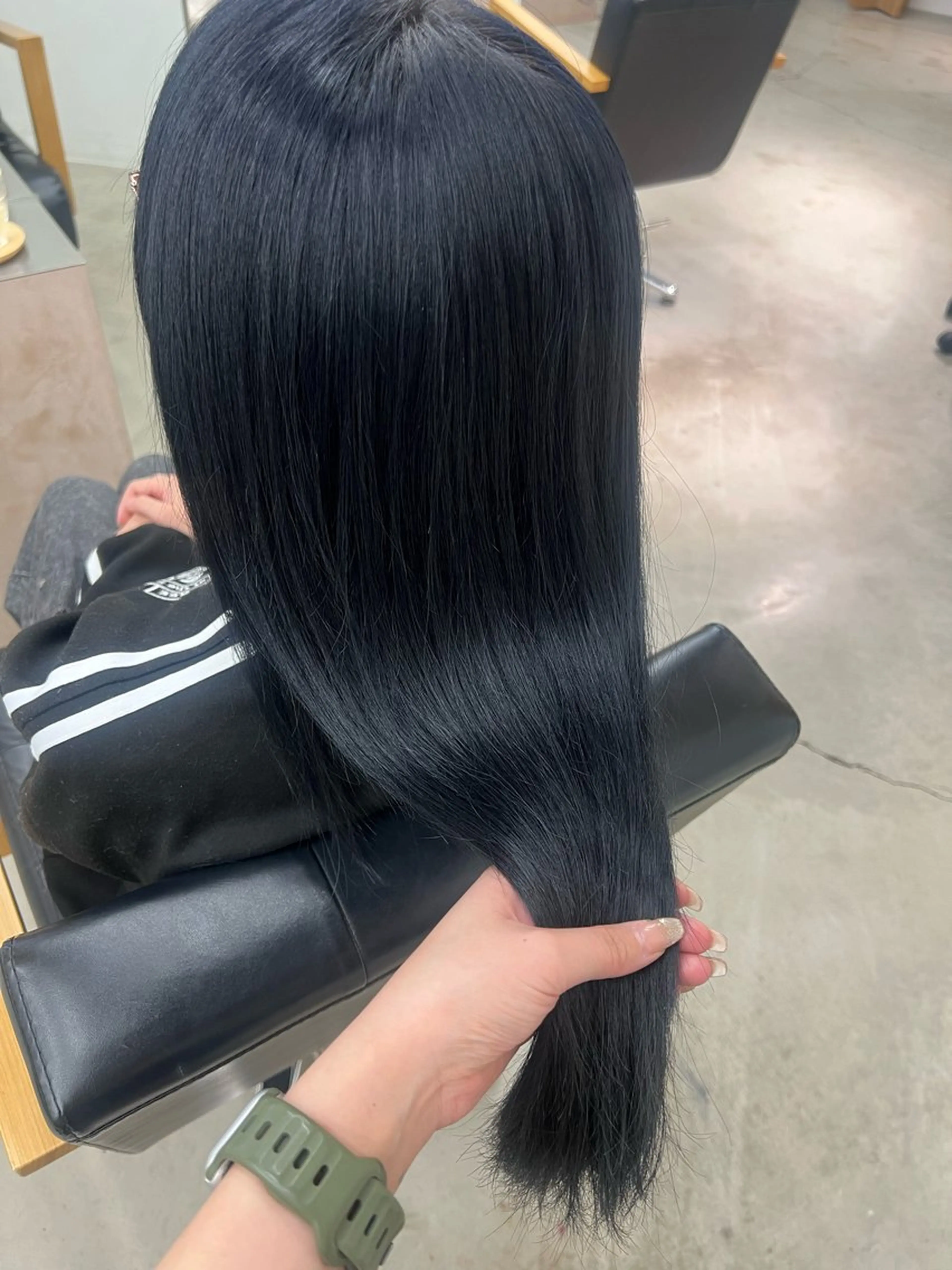 ロング カット ヘアカラー トリートメント vince. moekoのヘアスタイル