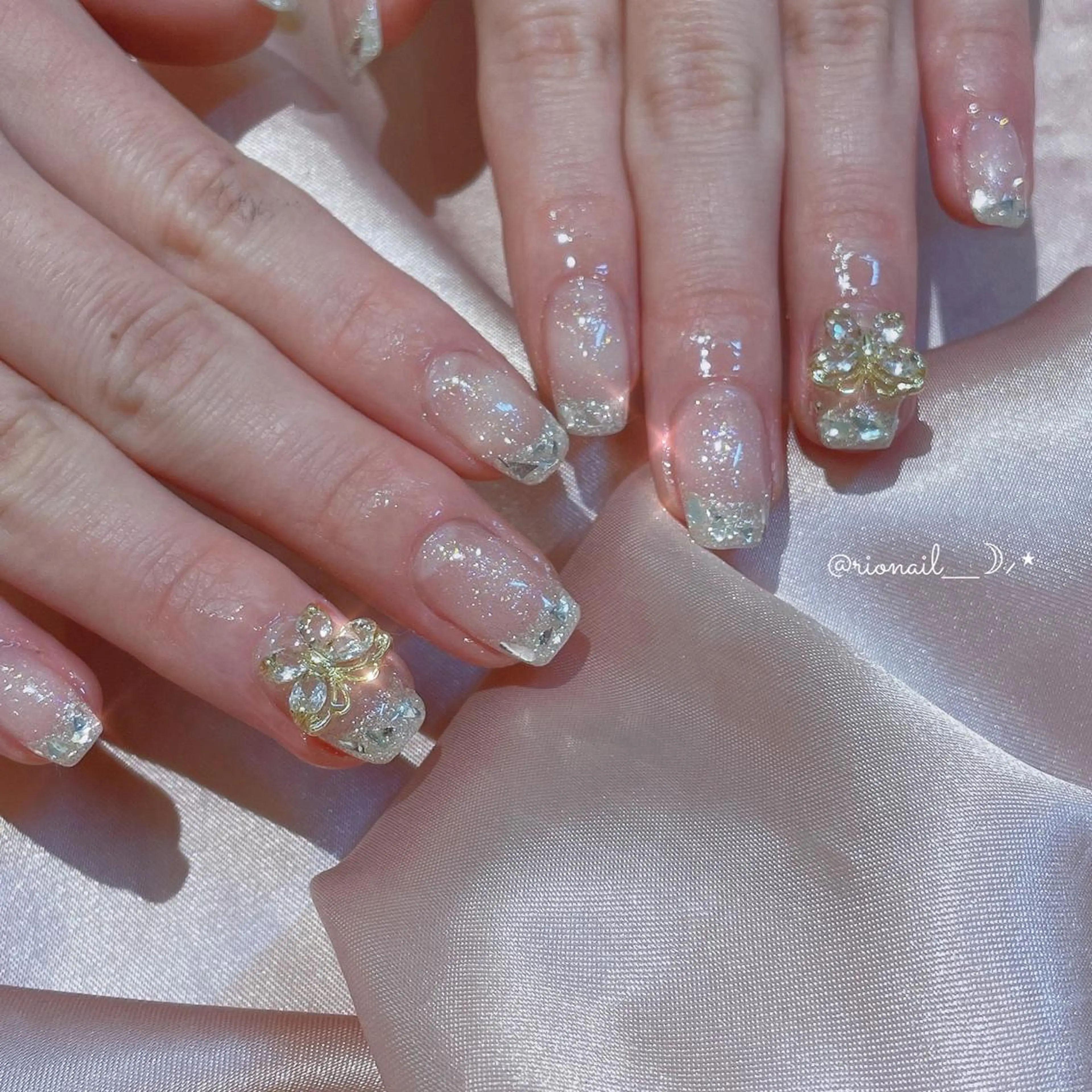 ネイル アートネイル 𝘙𝘪𝘰𝘯𝘢 ...🕯🤍のネイルデザイン