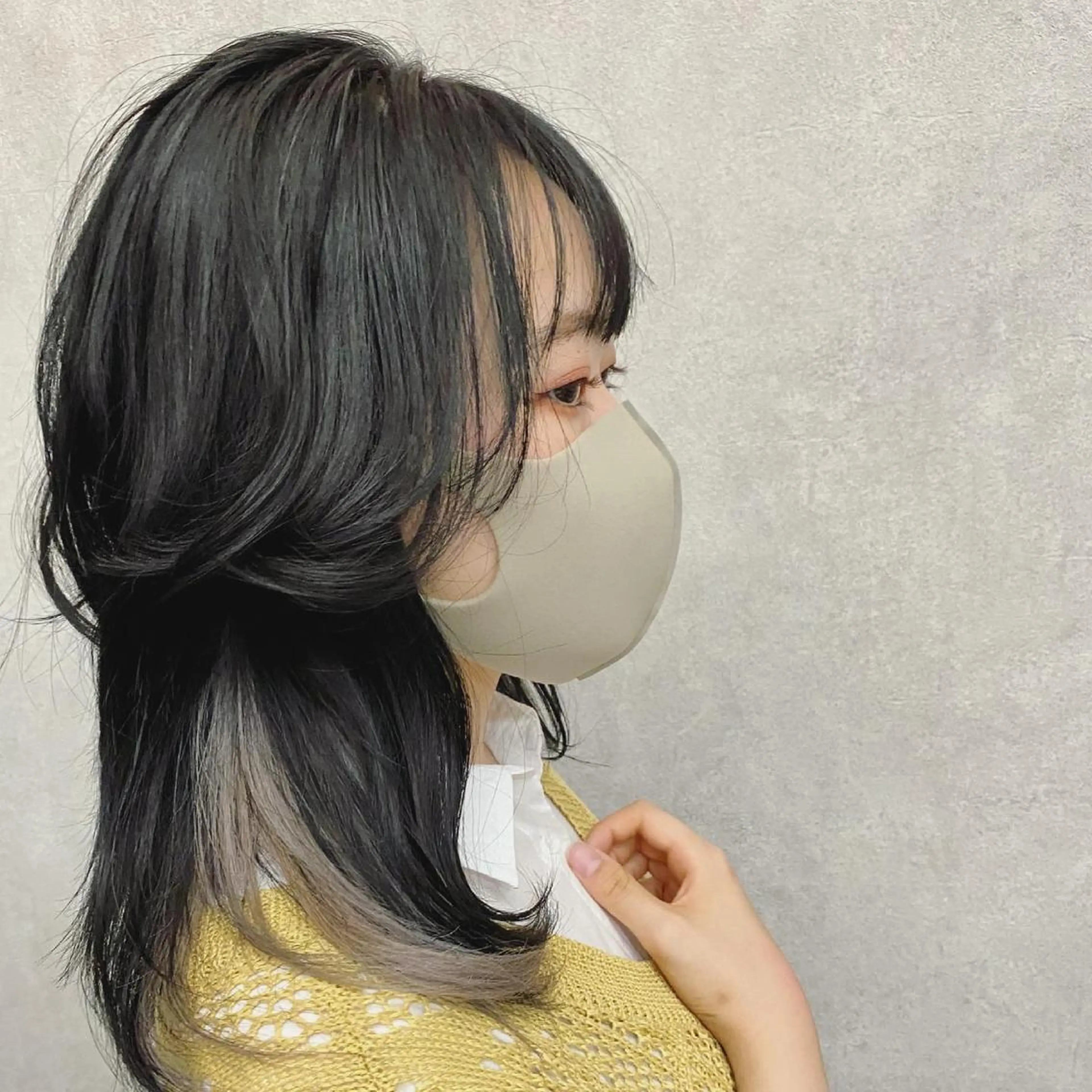 ミディアム カラー ブリーチ インナーカラー シルバー ホワイトシルバー Seasonal〜（シーズナル）所属・伊藤 早人のヘアスタイル