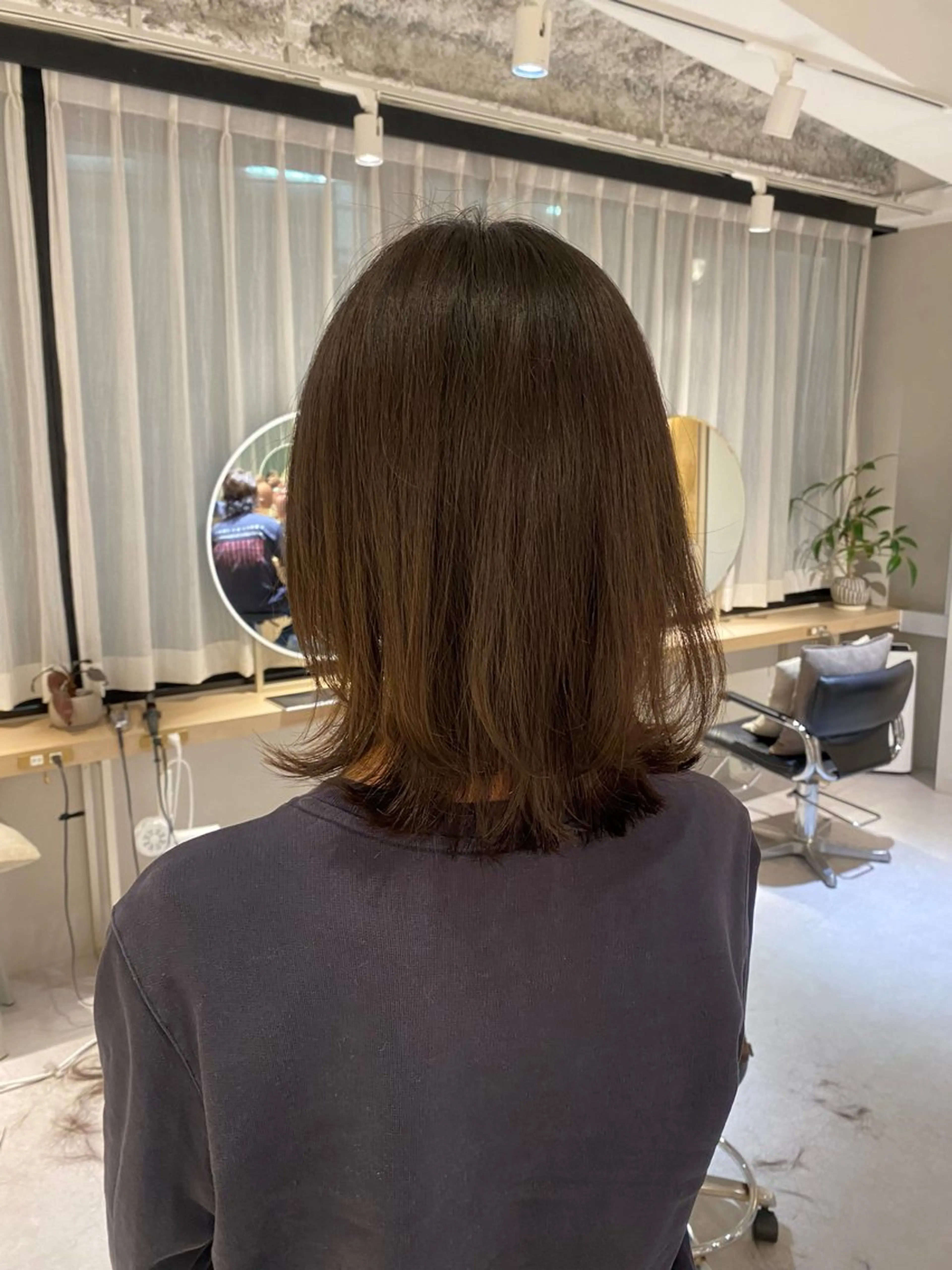 ミディアム レイヤーカット 外ハネヘア SHEA +所属・SHEA 遥海 アイブロウ/眉パーマの眉毛・アイブロウイメージ