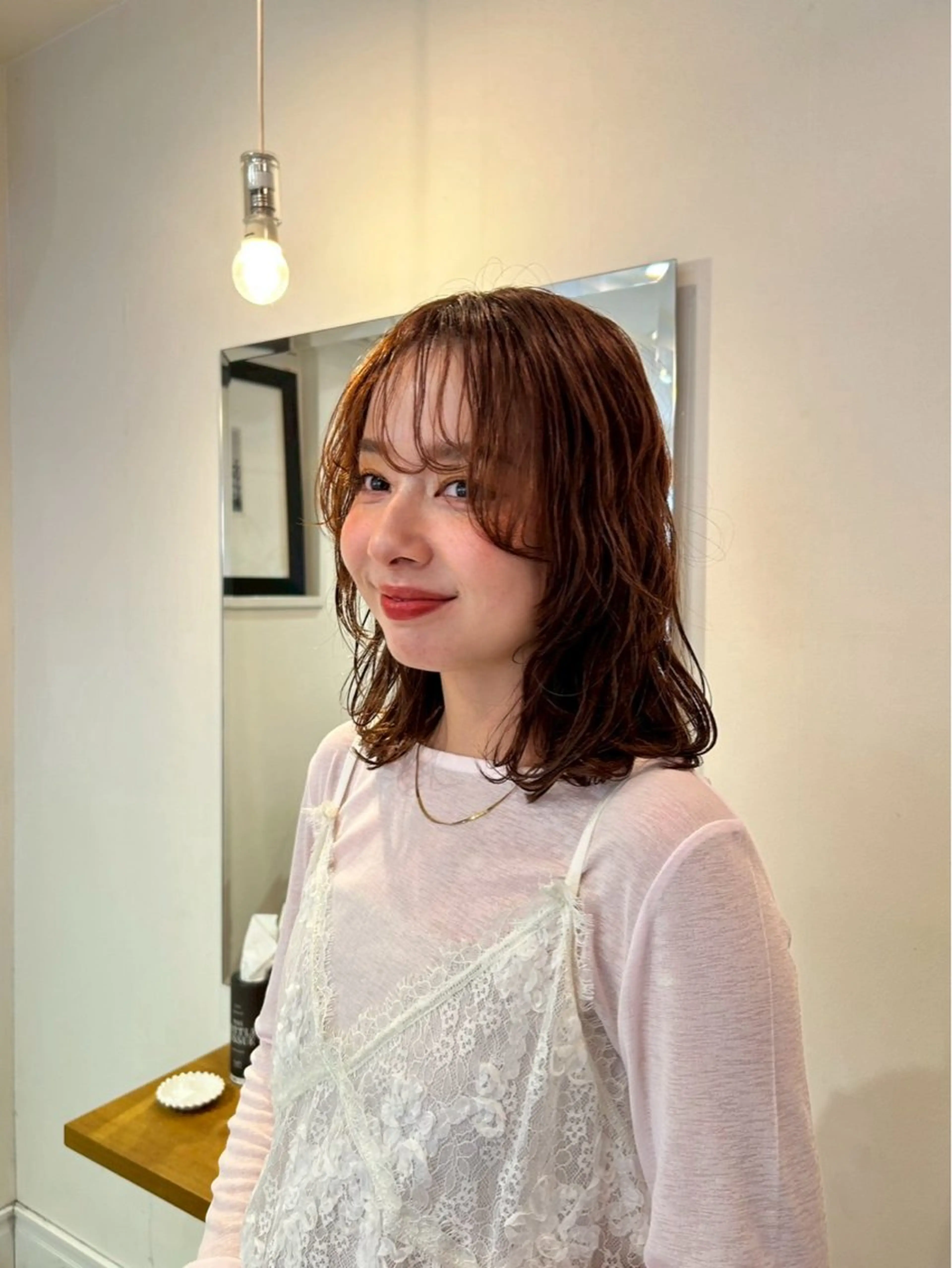 ミディアム 佃 風子のヘアスタイル