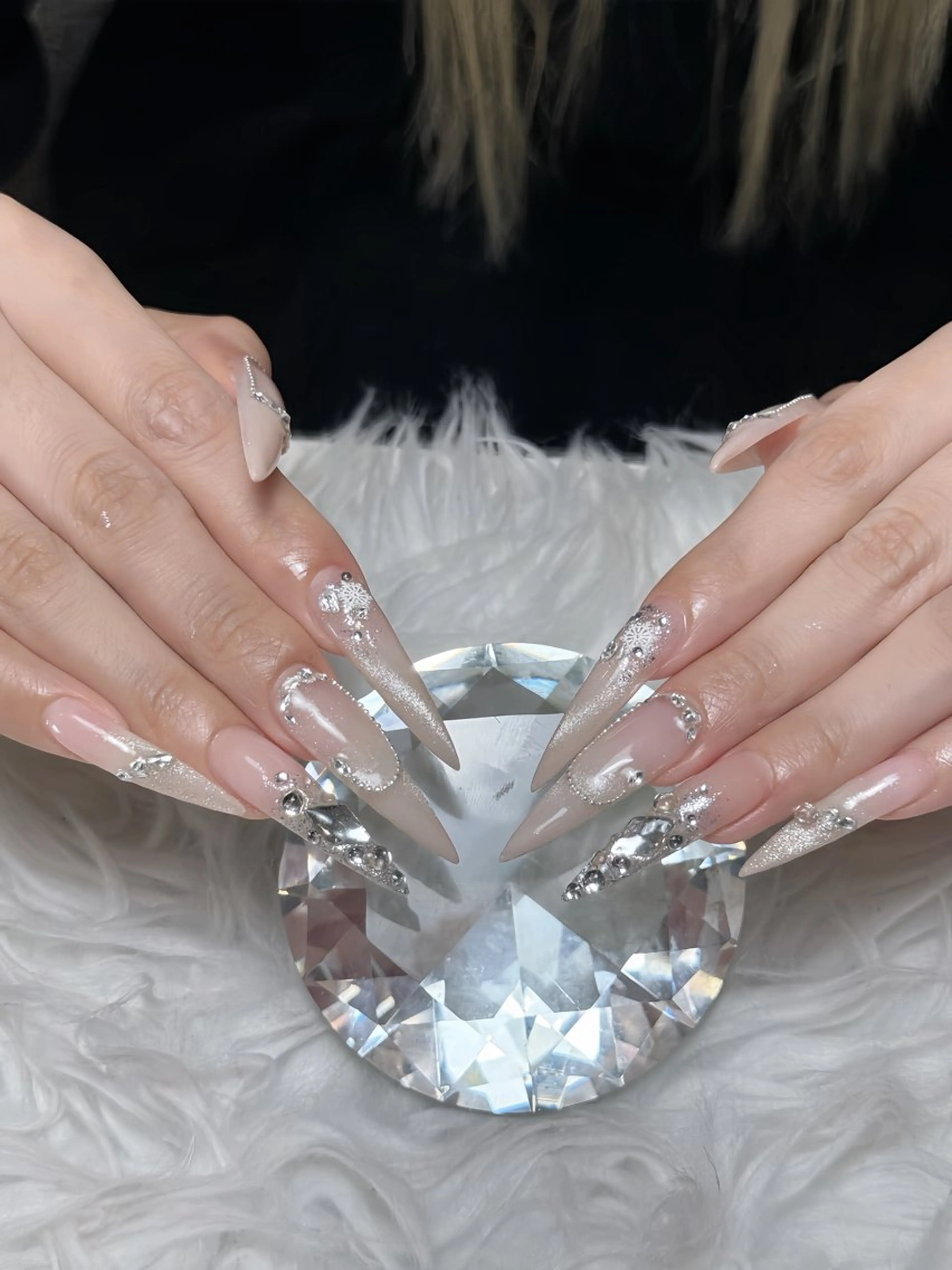 ネイル オーロラネイル ボルドー ブラウン 氷ネイル・うるうるネイル キラキラネイル ハンドネイル Julli ジュリのネイルデザイン